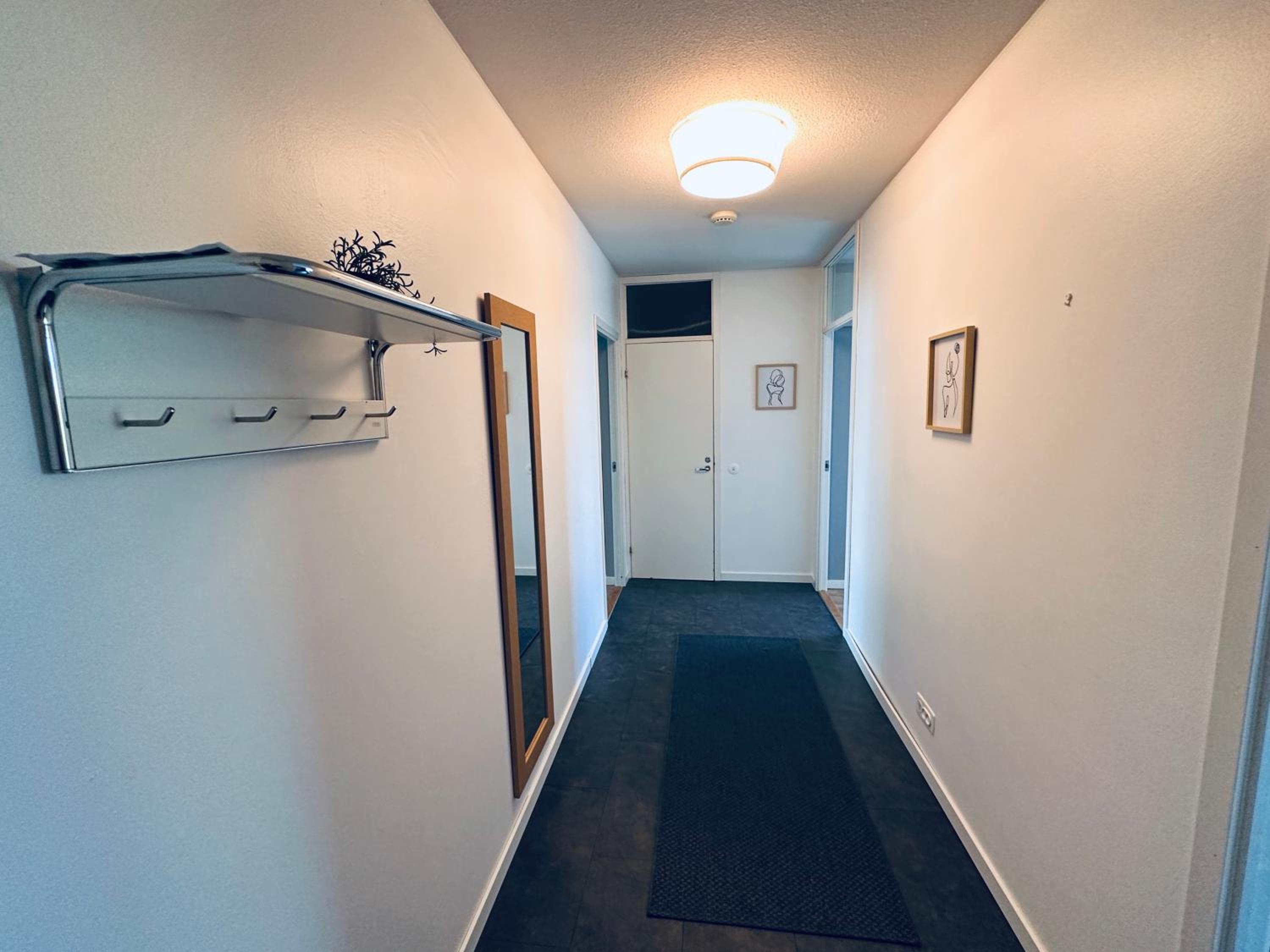 One-Bedroom Apartment - Photo 2
