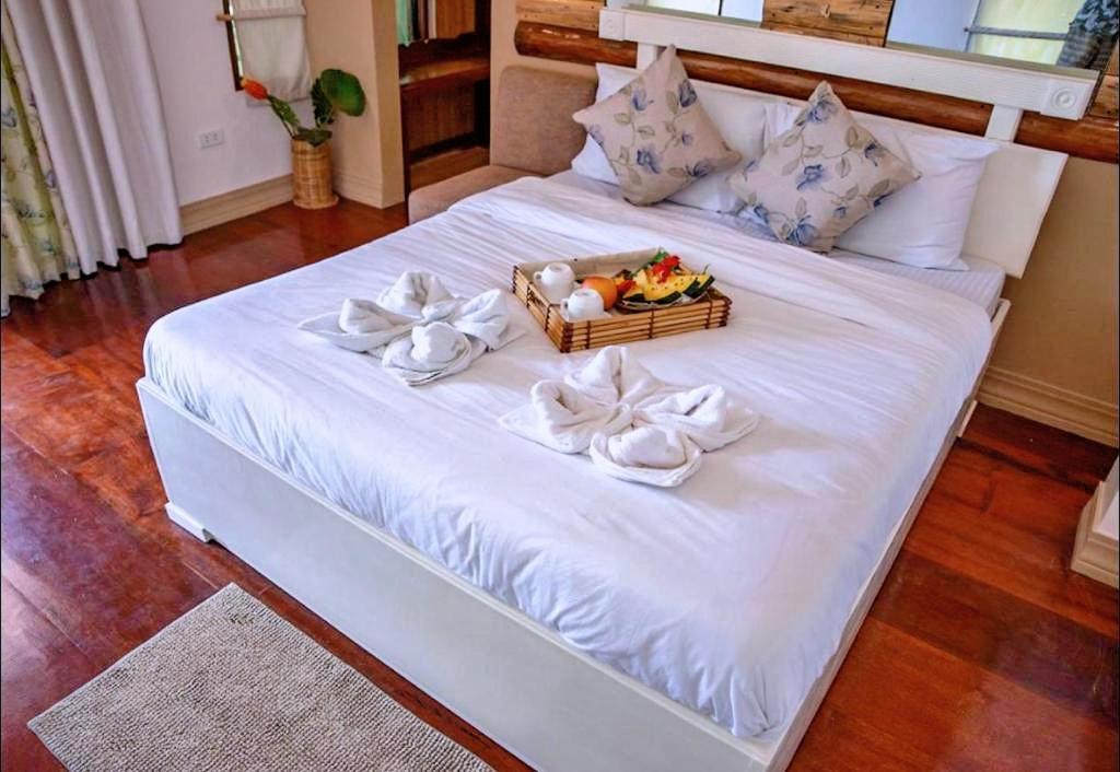 Deluxe Double Room (2 Adults + 1 Child)