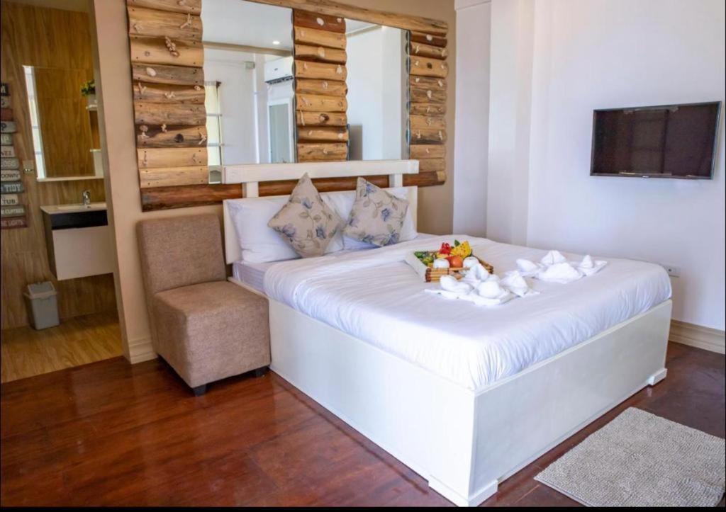 Deluxe Double Room (2 Adults + 1 Child) photo 3