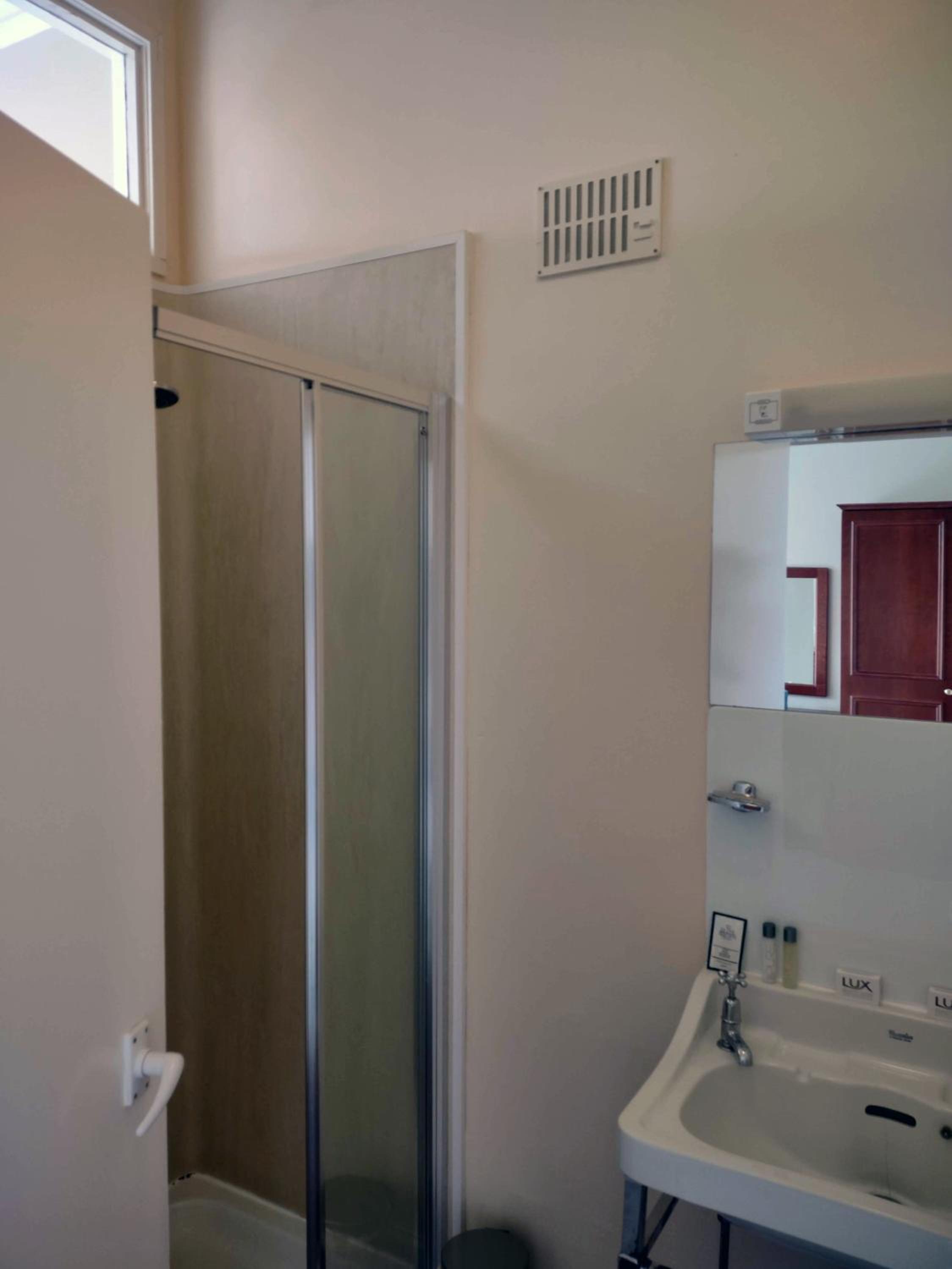 Double Room with Private Bathroom - Photo 31