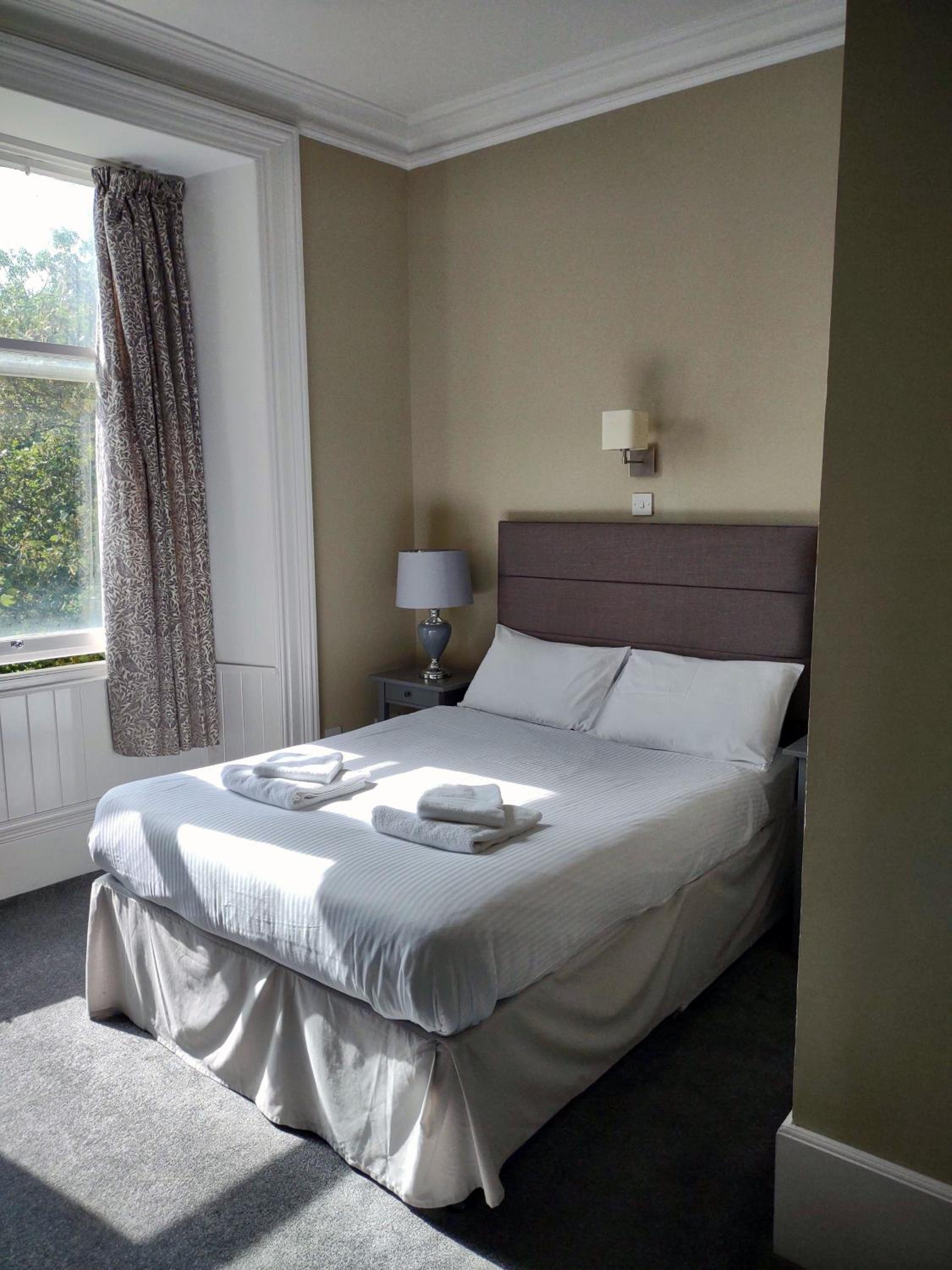 Double Room with Private Bathroom - Photo 34