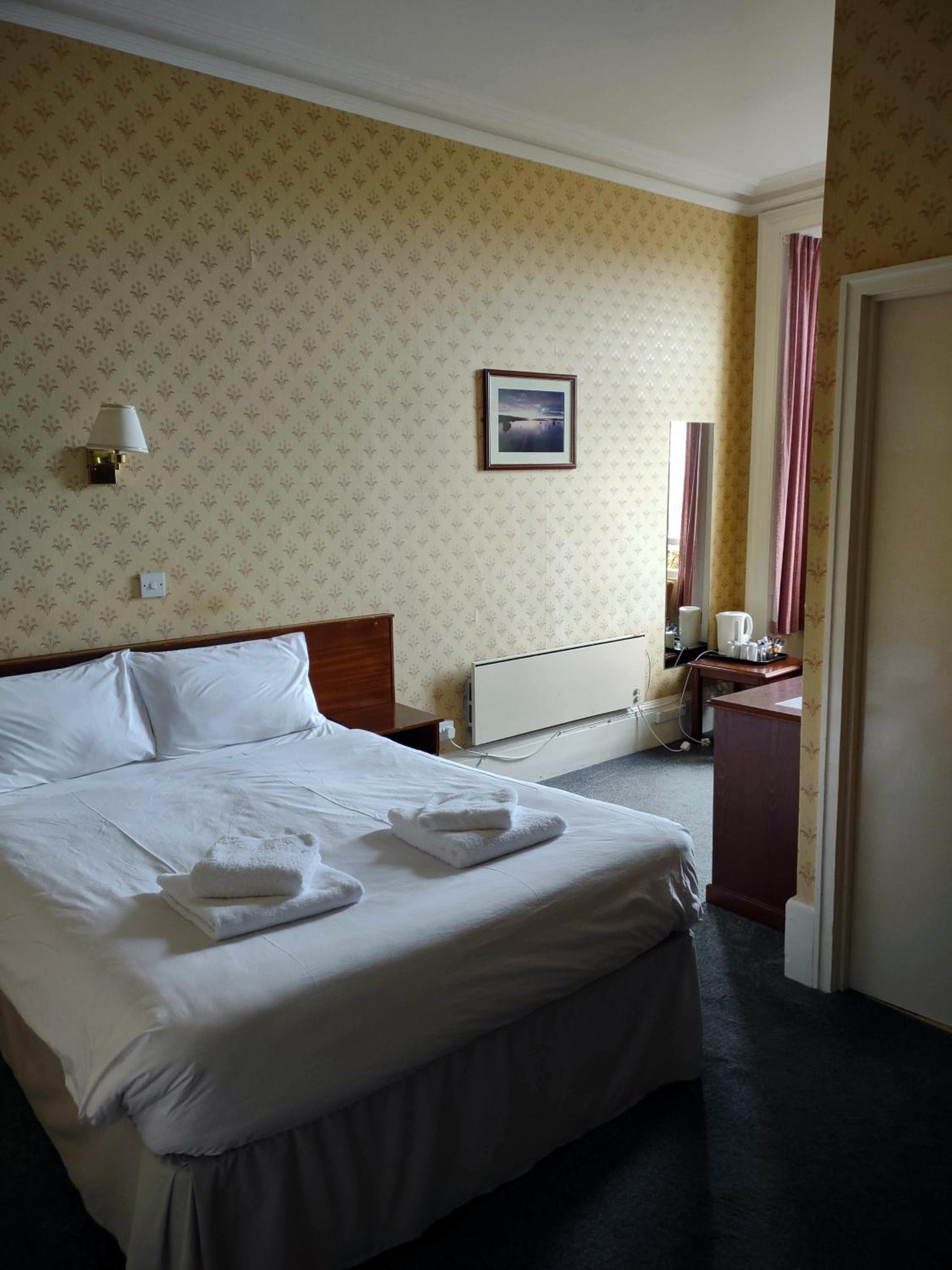 Double Room with Private Bathroom - Photo 23