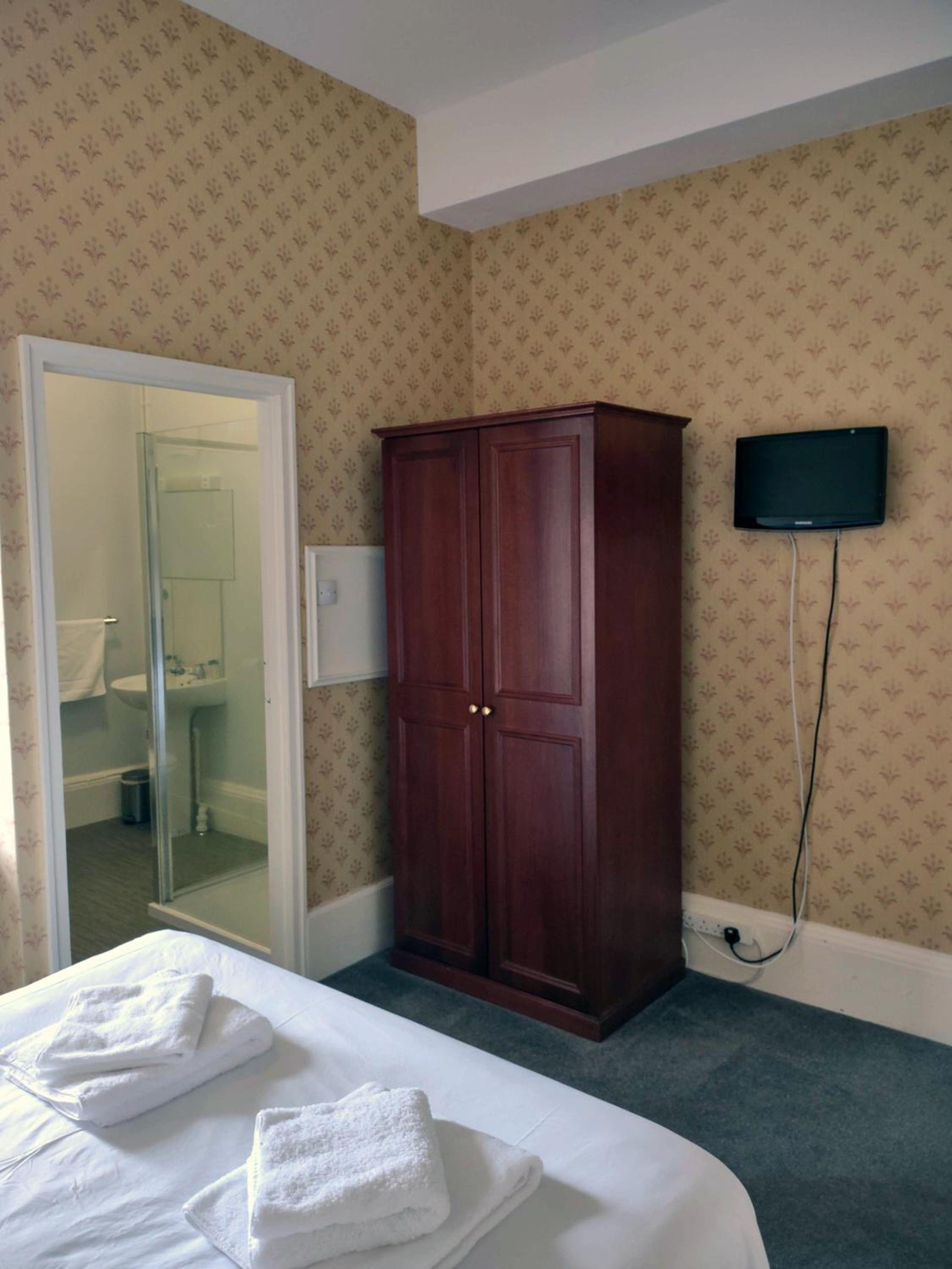 Double Room with Private Bathroom - Photo 24