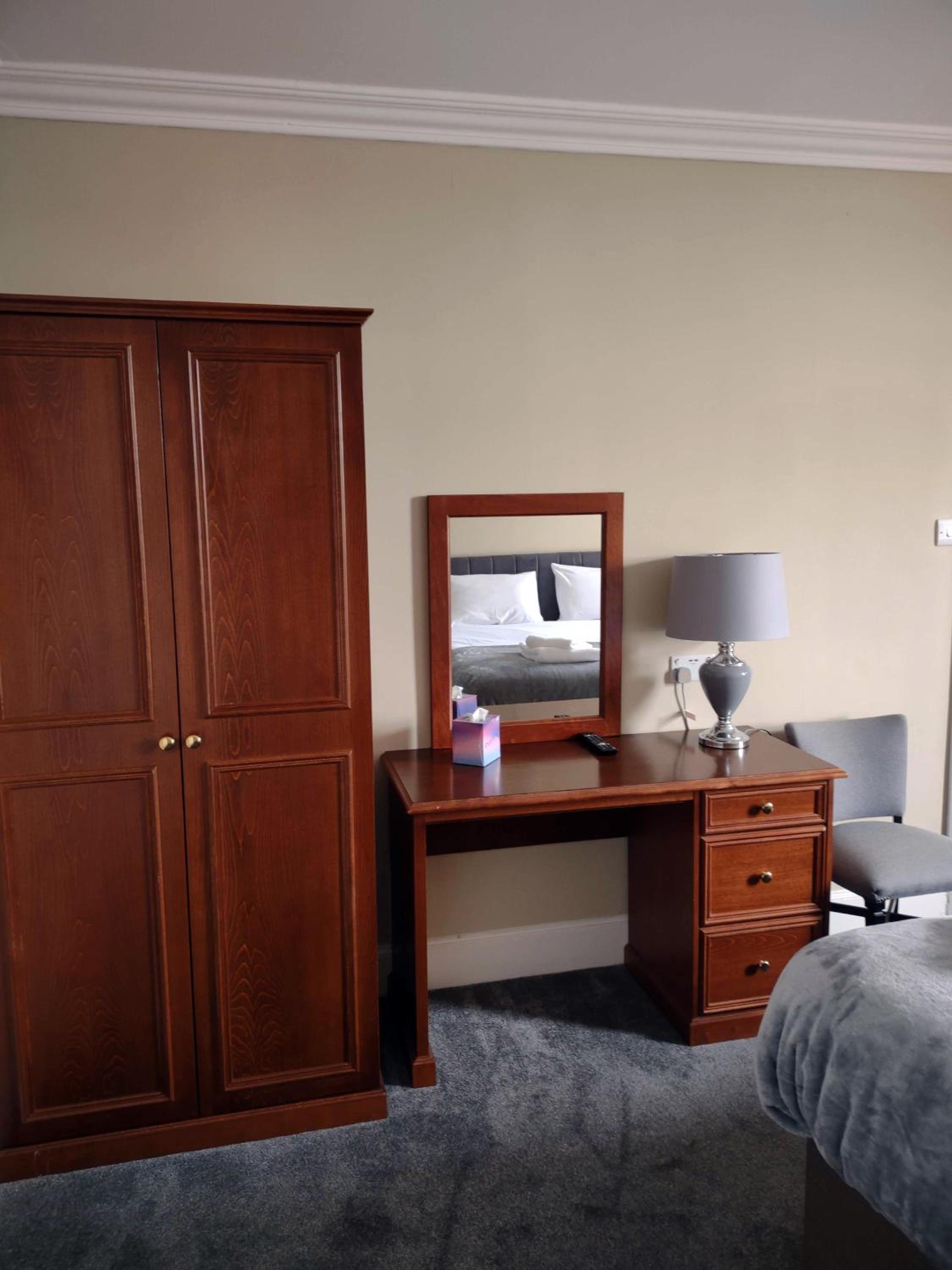 Double Room with Private Bathroom - Photo 27