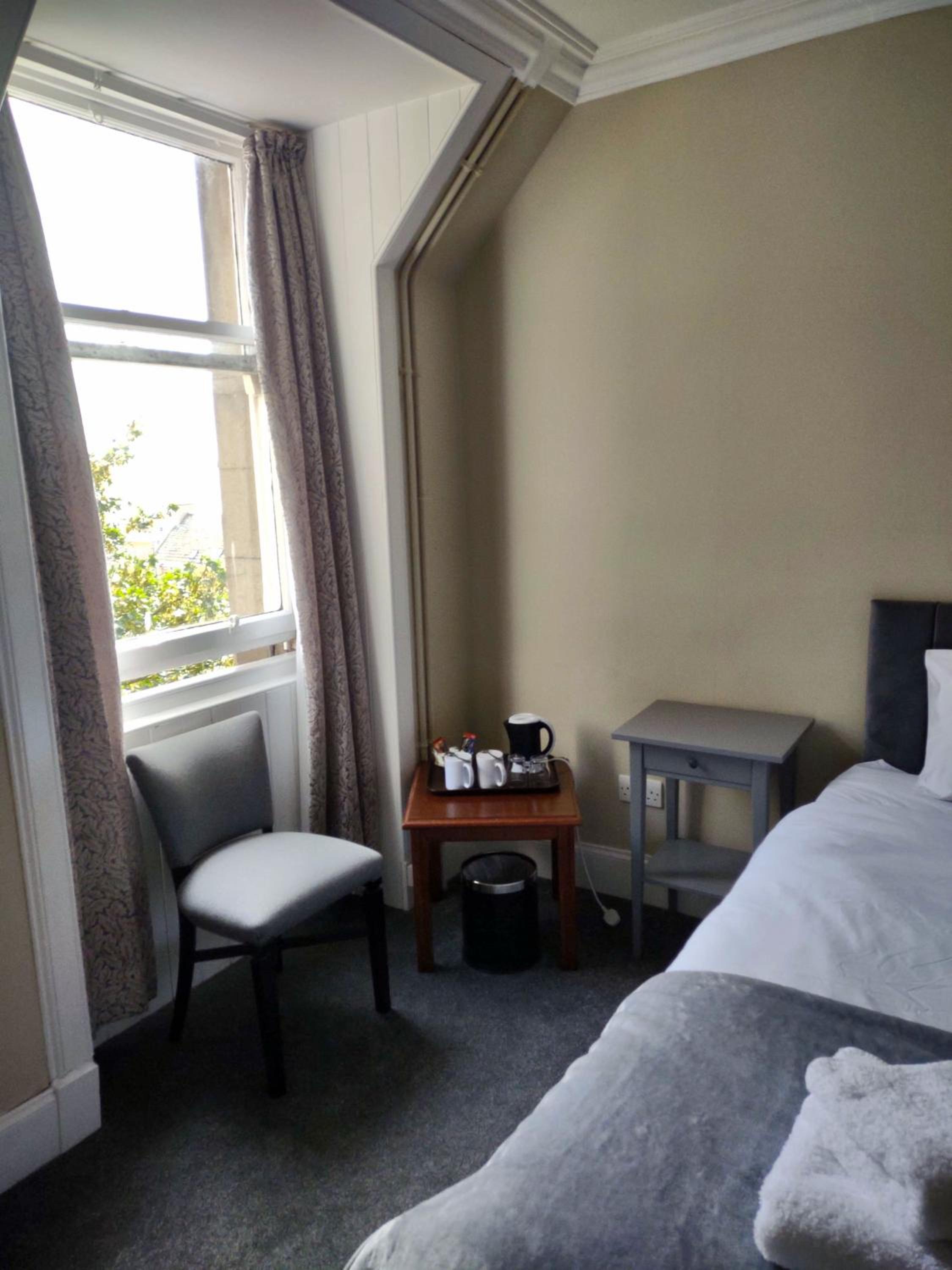 Double Room with Private Bathroom - Photo 29