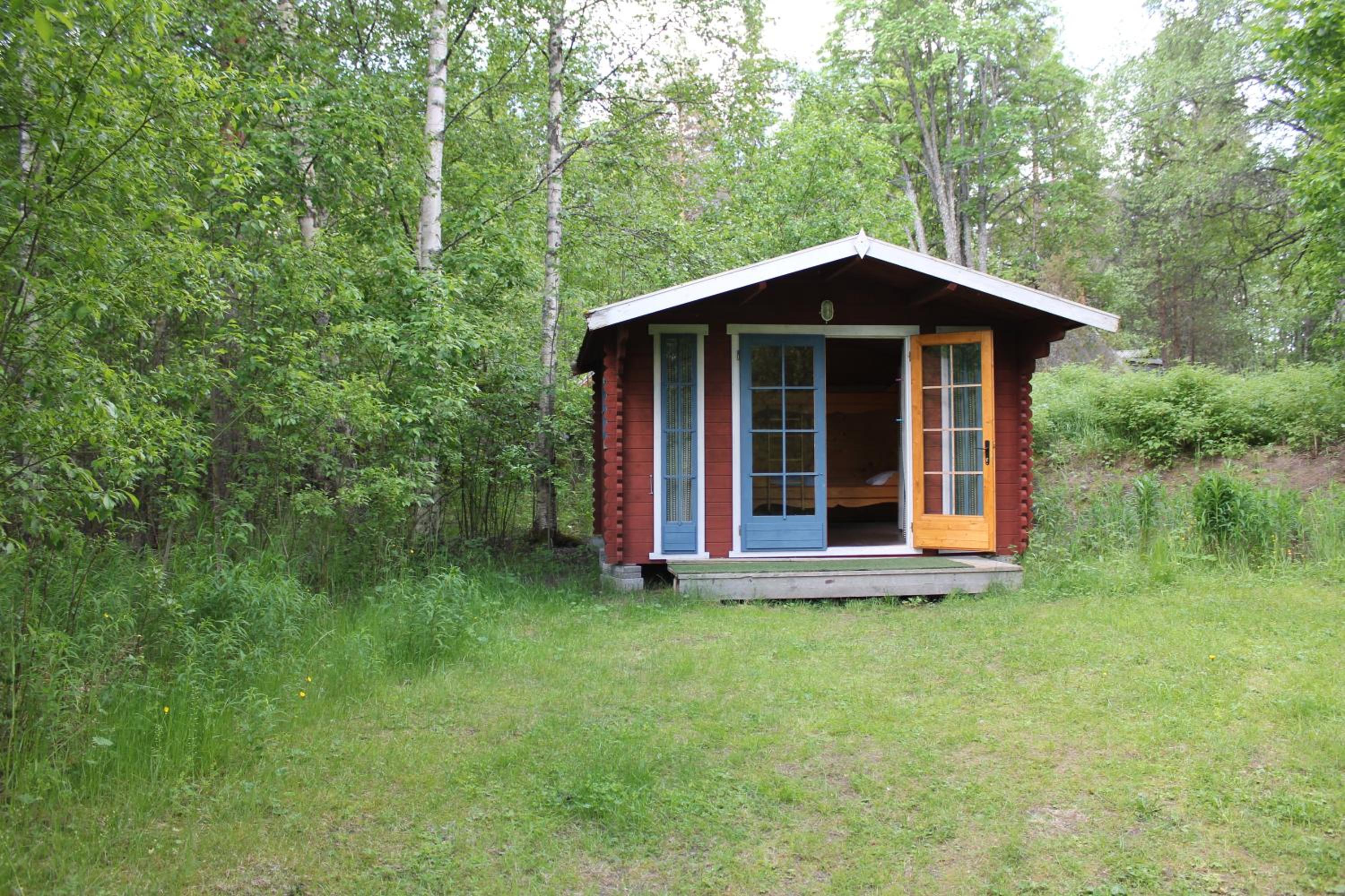 Economy Cottage with Kitchenette - Photo 4