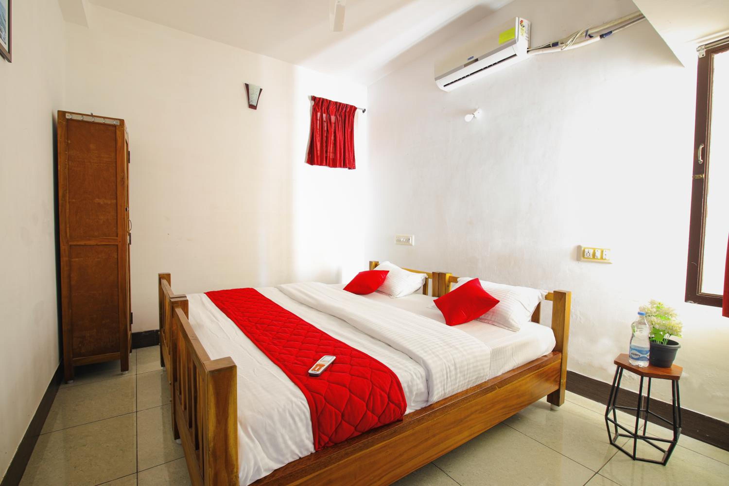 King Suite with Balcony photo 1