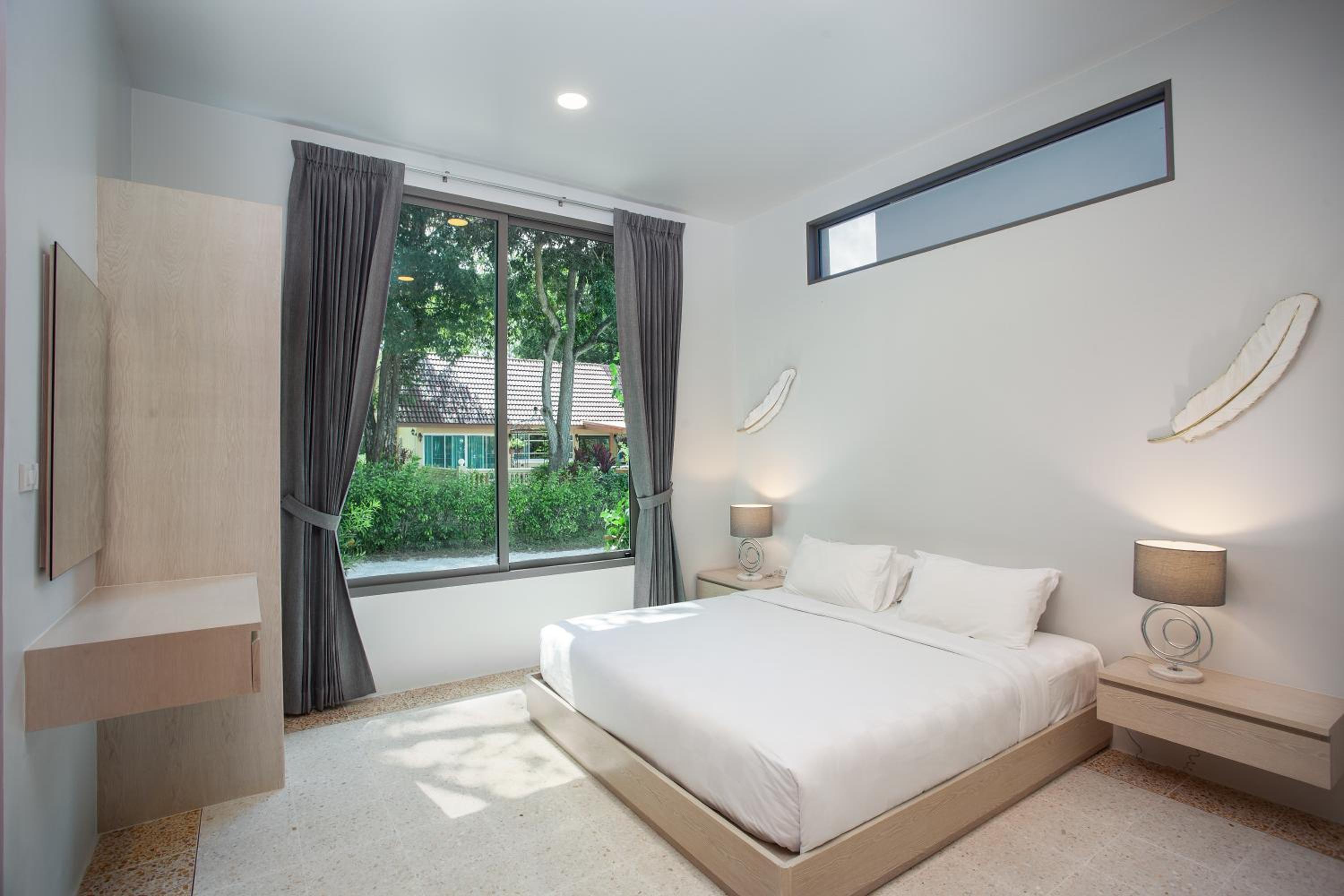 3-Bedroom Signature Beachfront Pool Villa photo 3