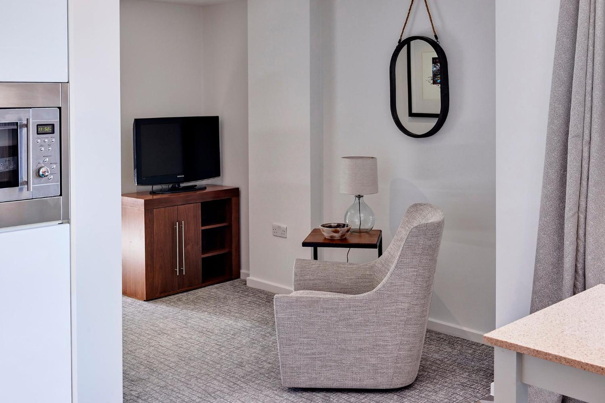 King Studio Suite - Accessible  - Photo 5