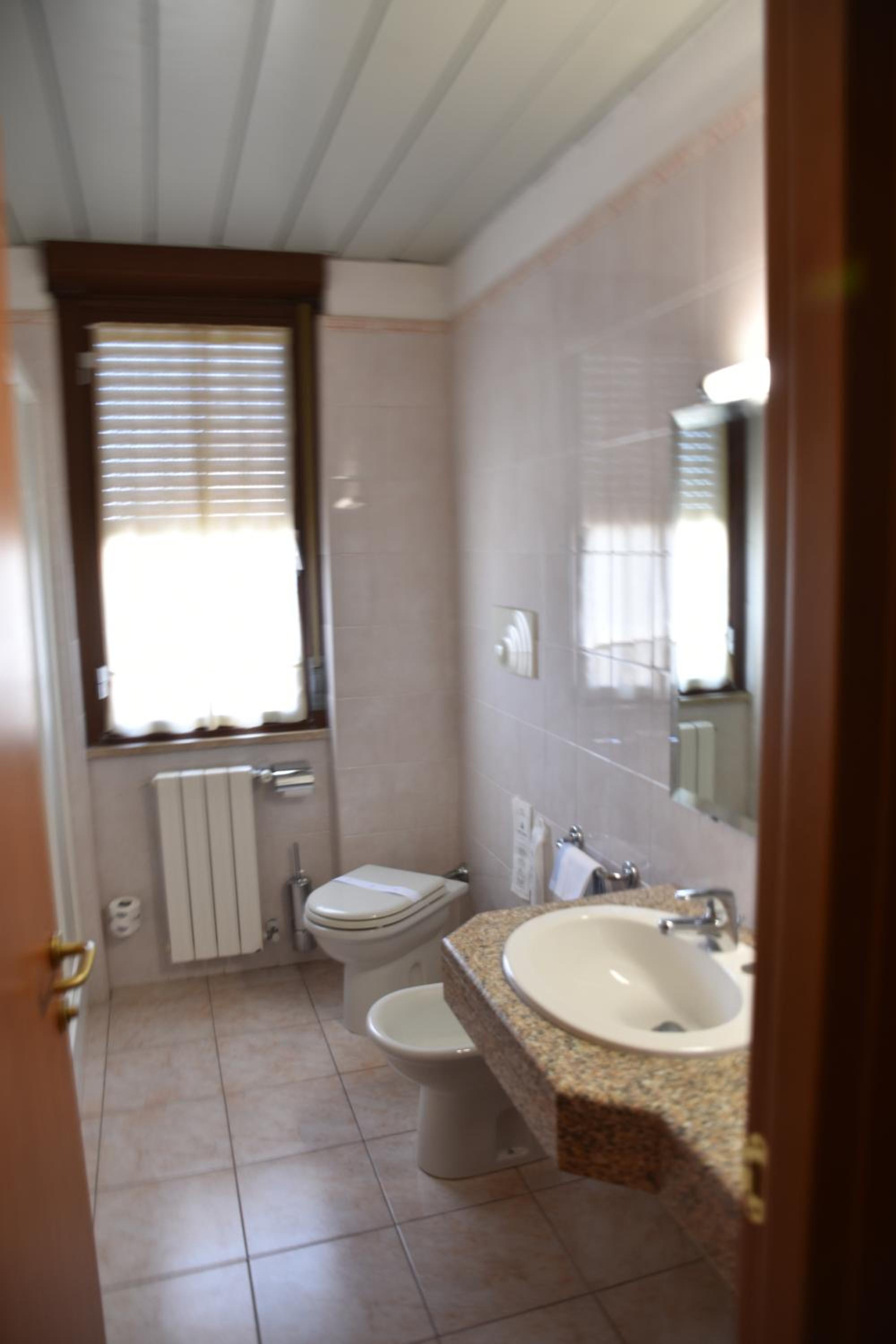 Double or Twin Room - Photo 7