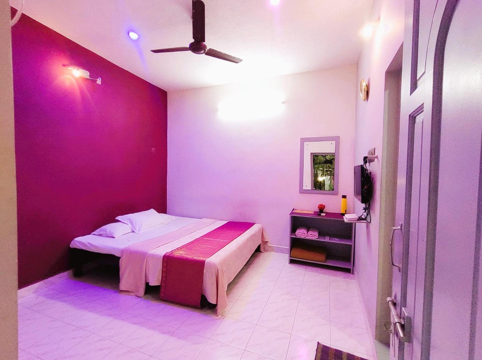 Large Double Room photo 1