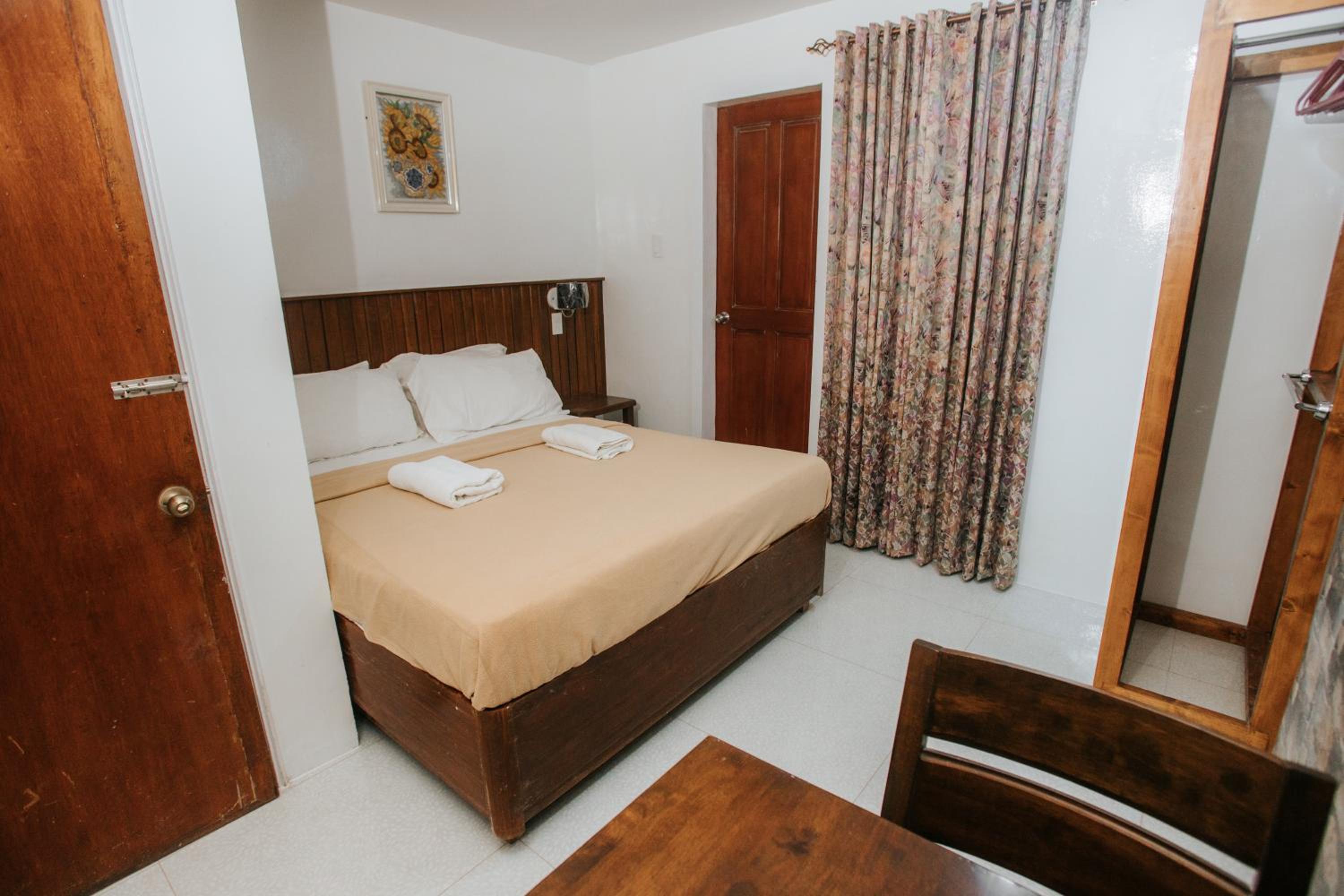 Standard Double Room photo 3