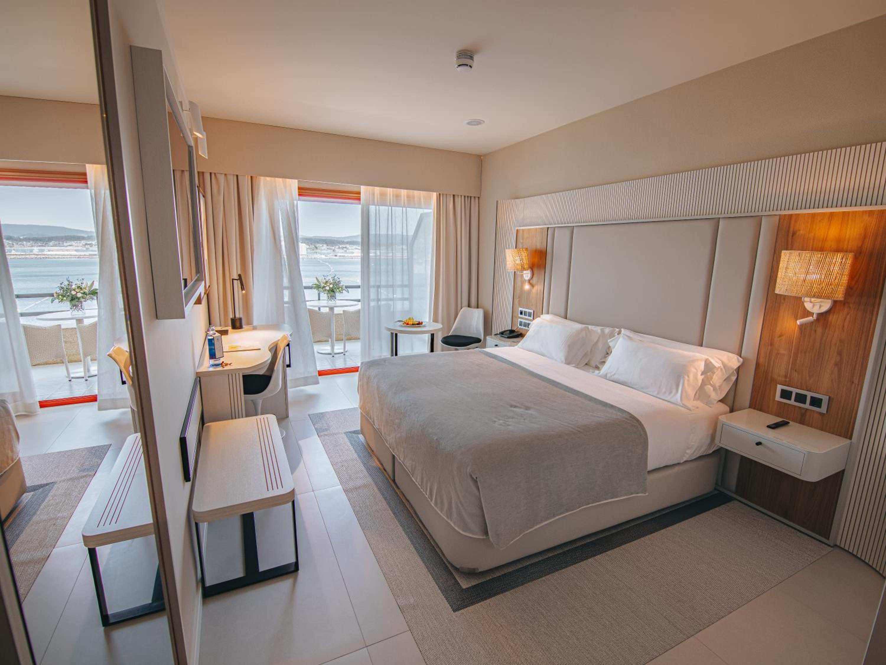 Double Room with Sea View - Photo 3