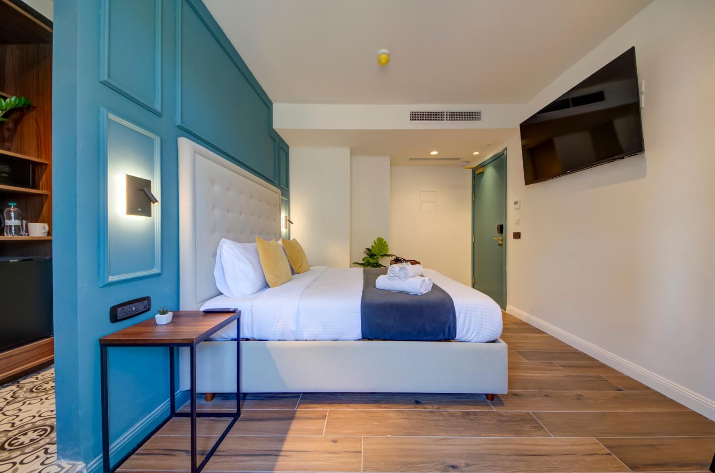 Deluxe Double Room 2nd floor Maltese Balcony 10
