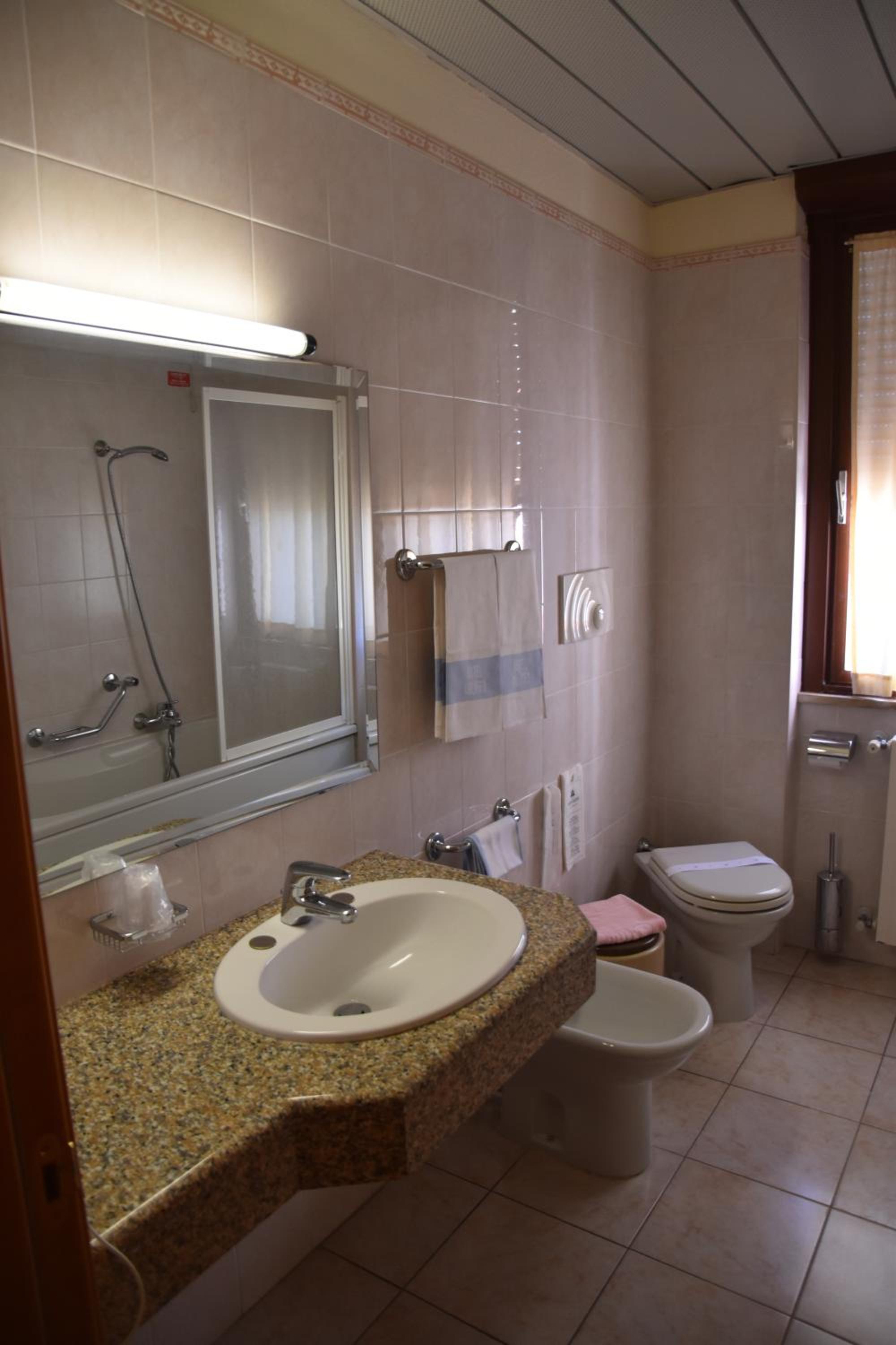Single Room photo 3