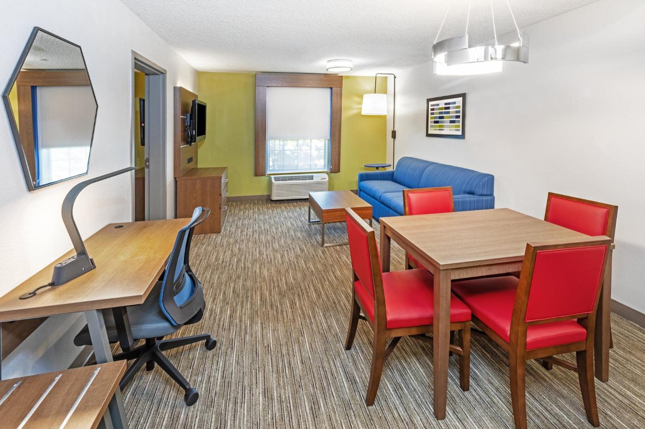 King Suite with Sofa Bed - Photo 4