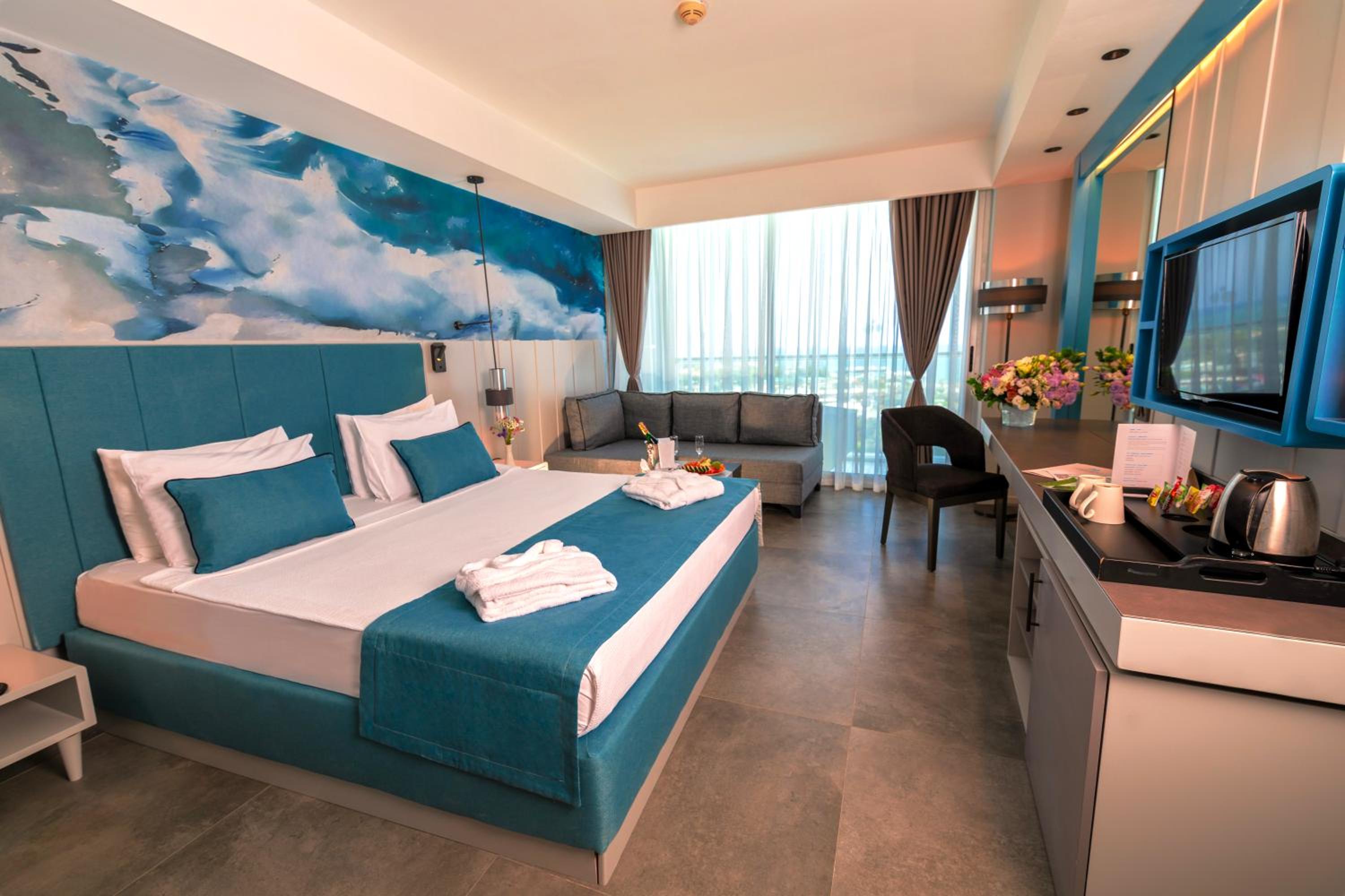 Double or Twin Room with Side Sea View