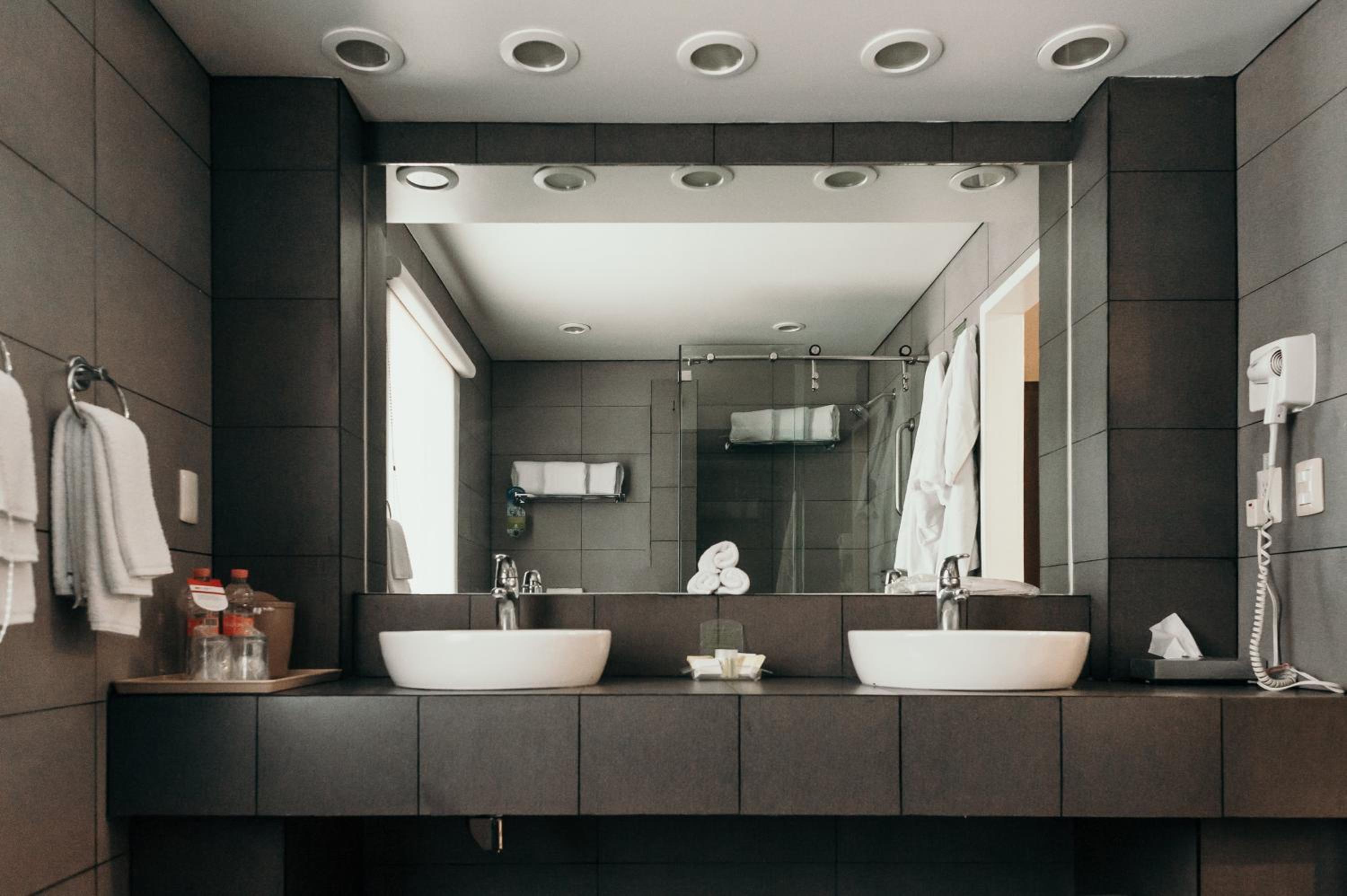Two-Bedroom Suite with One Queen and Two Double Beds - Non-Smoking - Photo 6