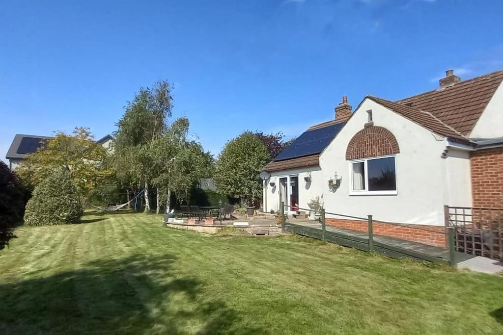 Three-Bedroom House photo 2