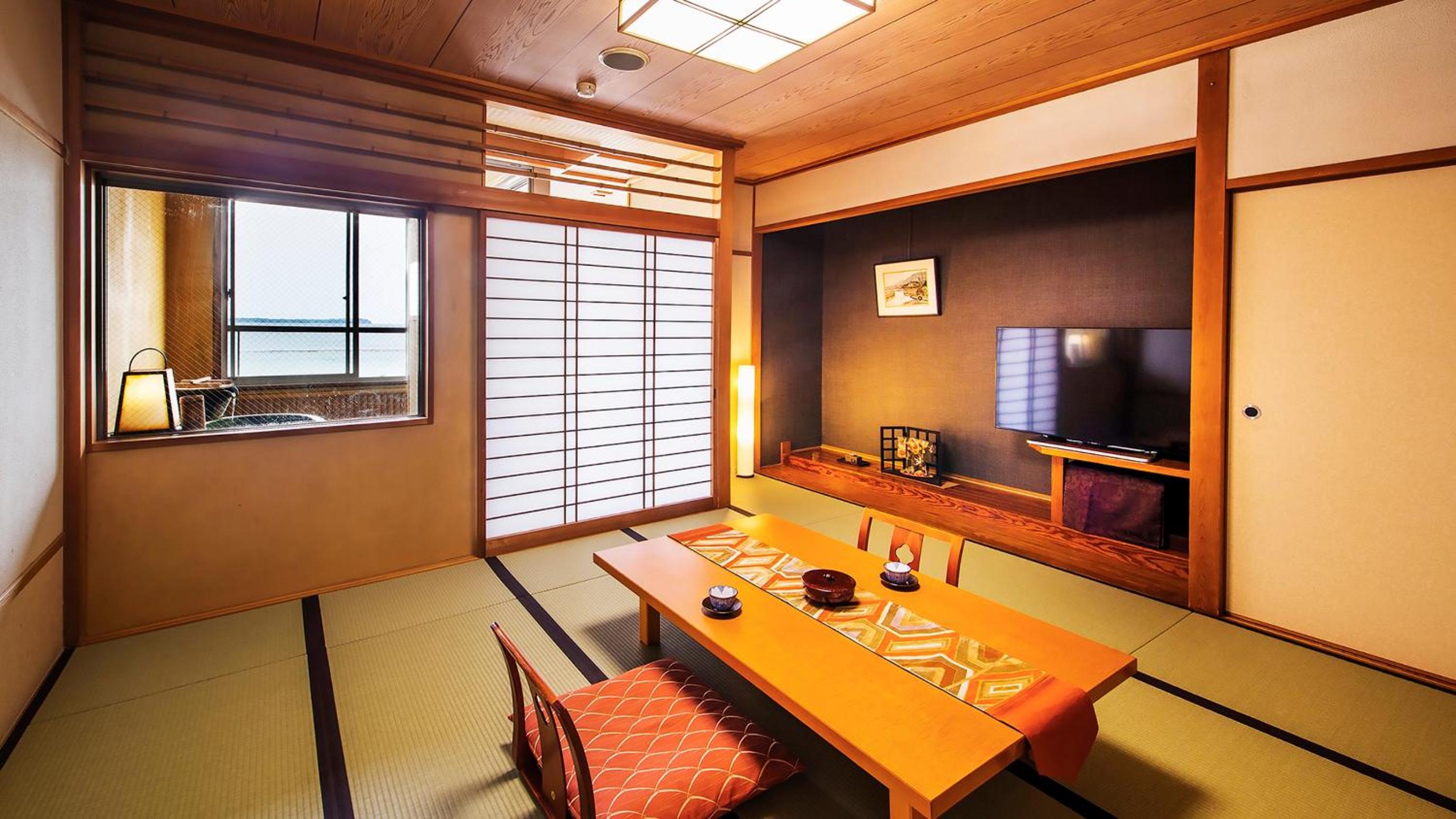 Japanese-Style Quadruple Room with Semi Open-Air Hot Spring Bath【Suzuran】
