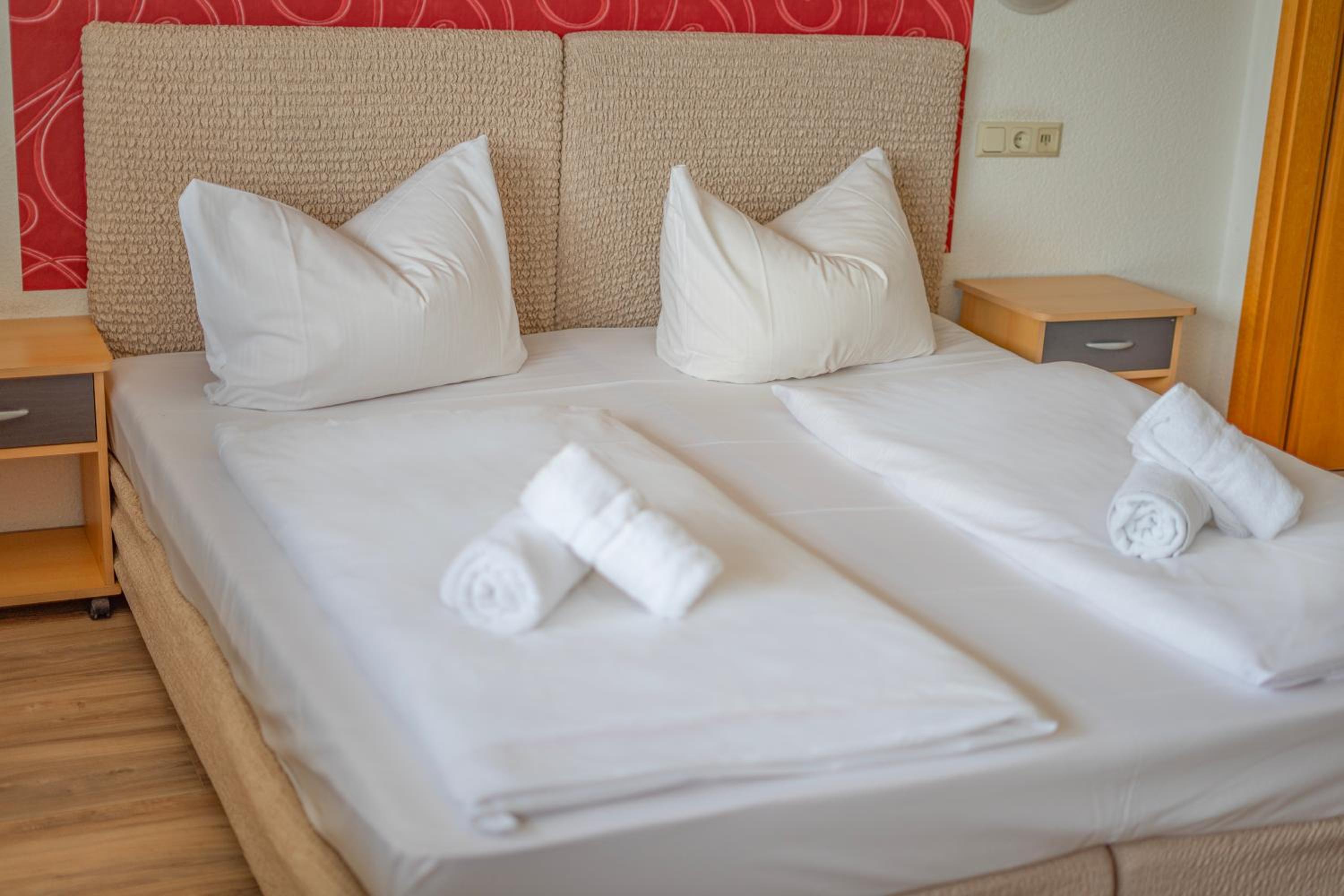 Double Room - Photo 2