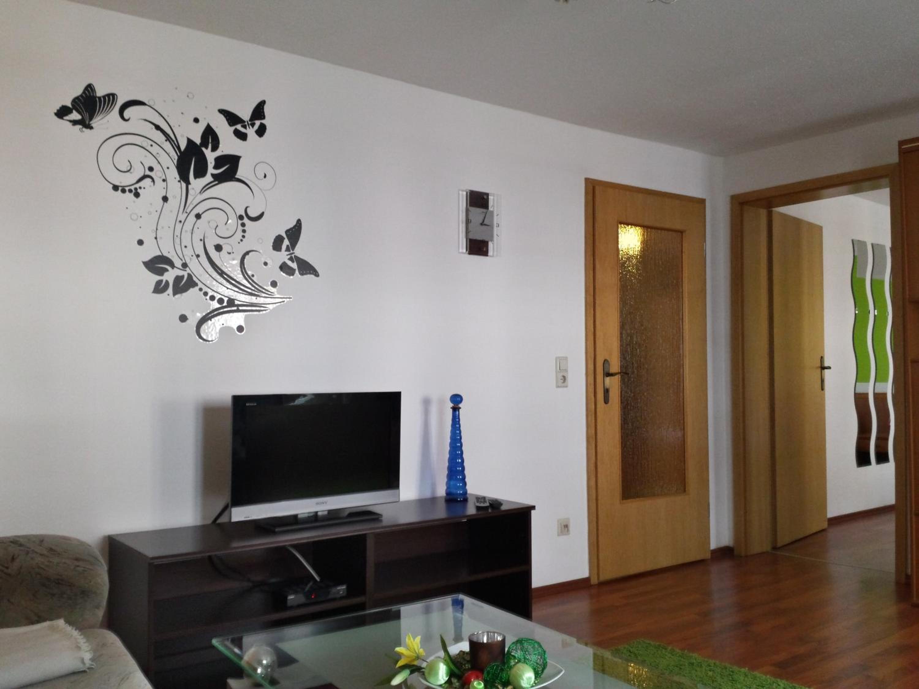 Apartment with Shower - Photo 3