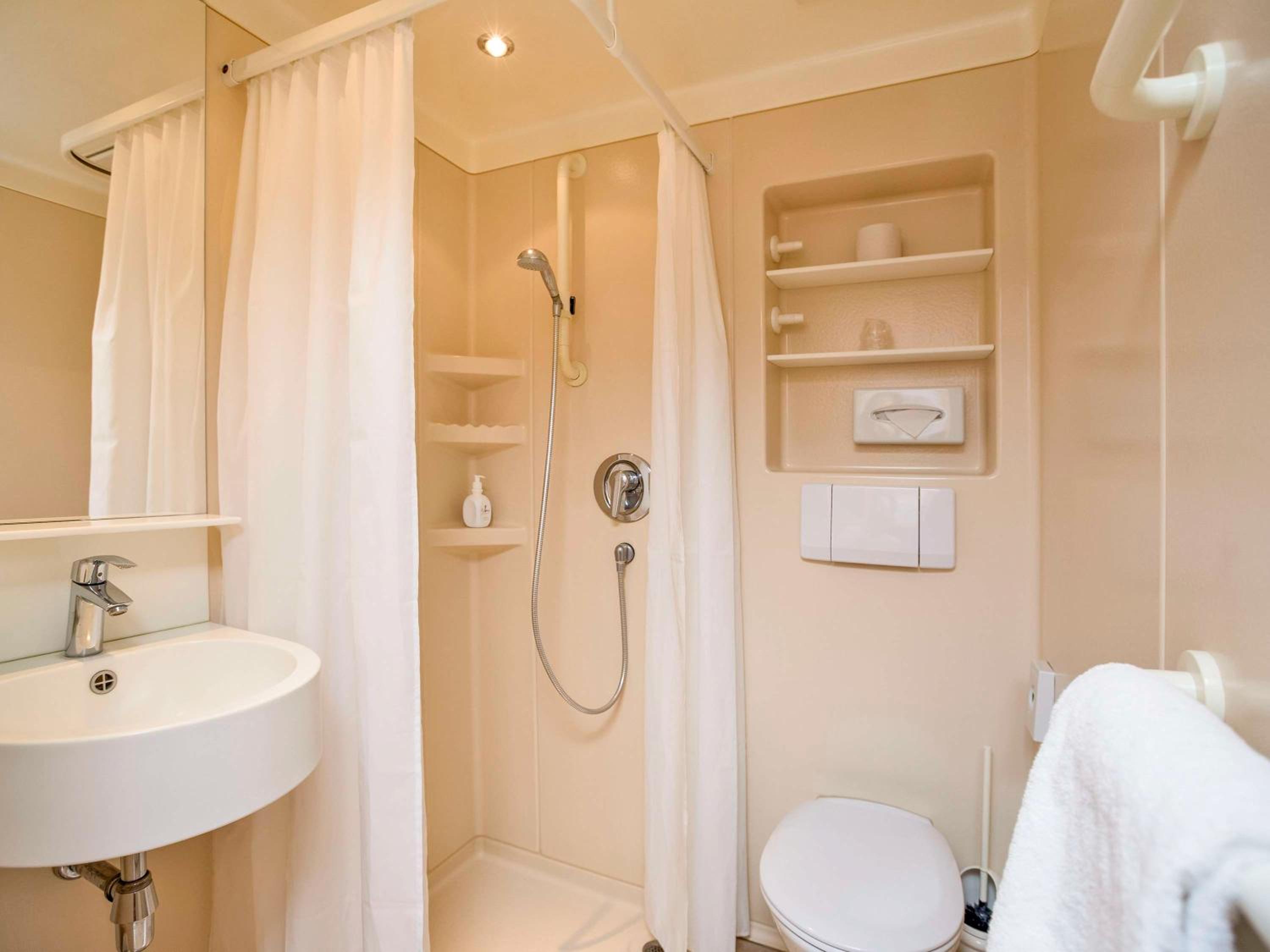Standard Single Room thumbnail 6