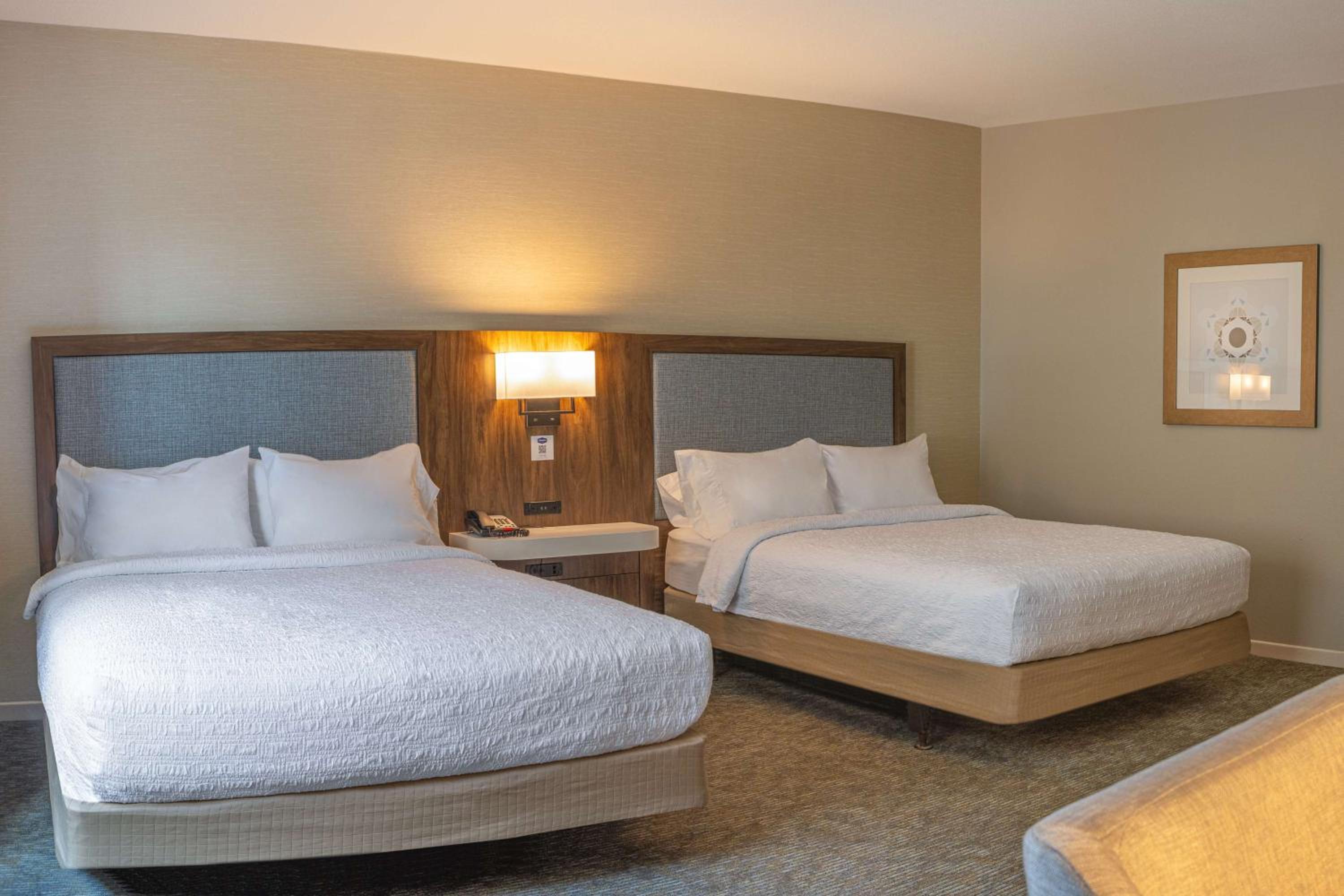 Queen Room with Two Queen Beds - Mobility and Hearing Access/Non-Smoking - Photo 4