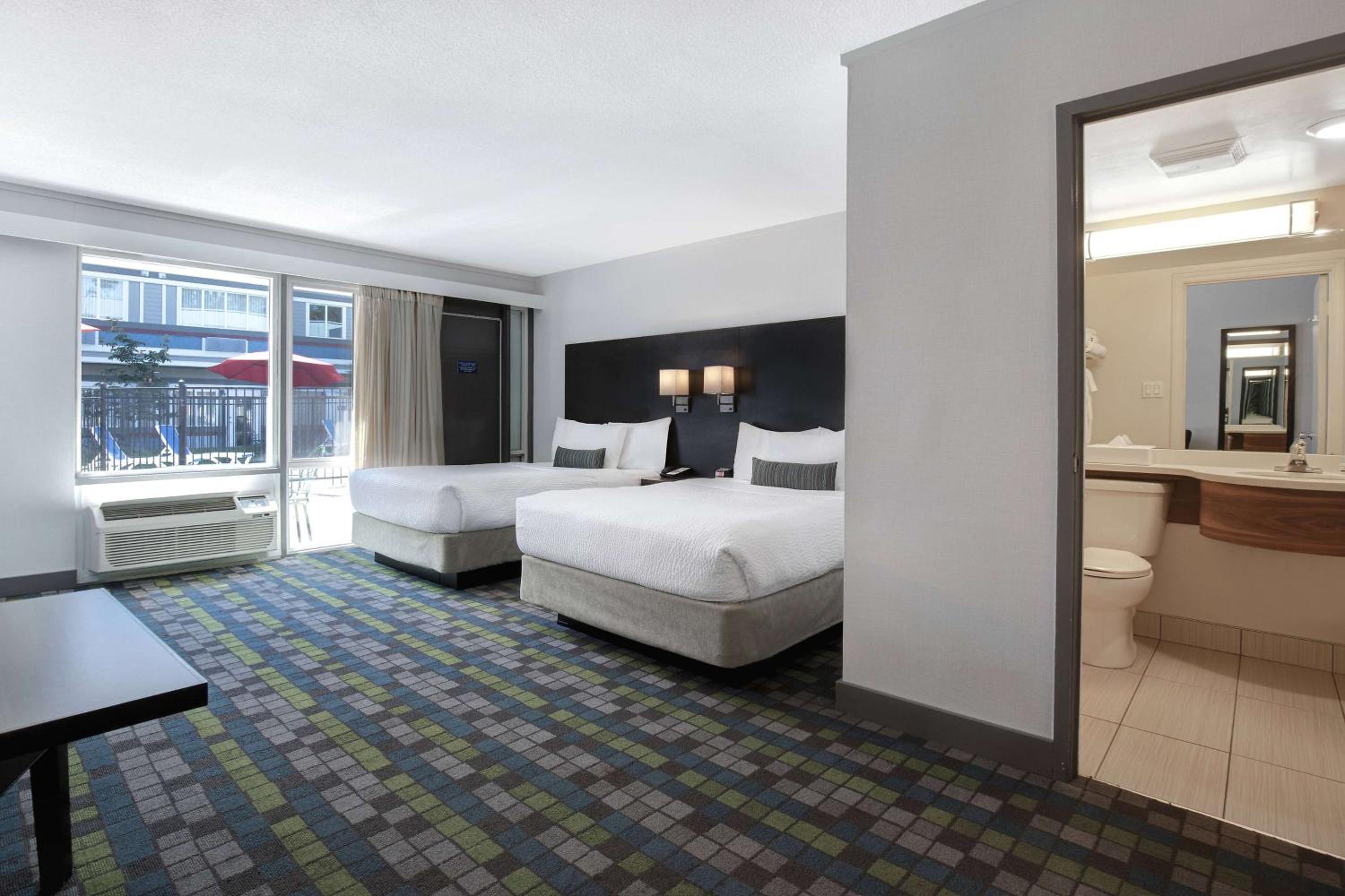 Efficiency Room with Two Double Beds, Non-Smoking - Photo 3