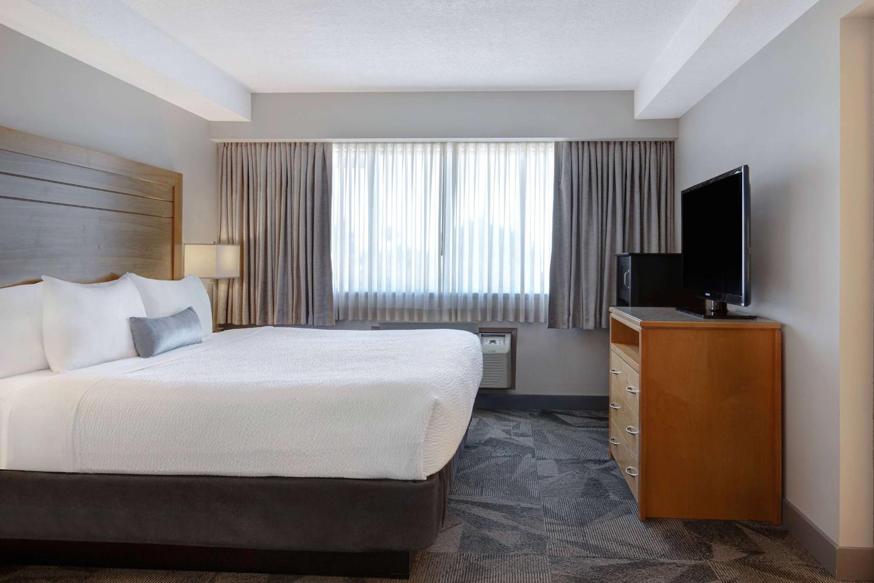 King Room - Non-Smoking - Photo 1