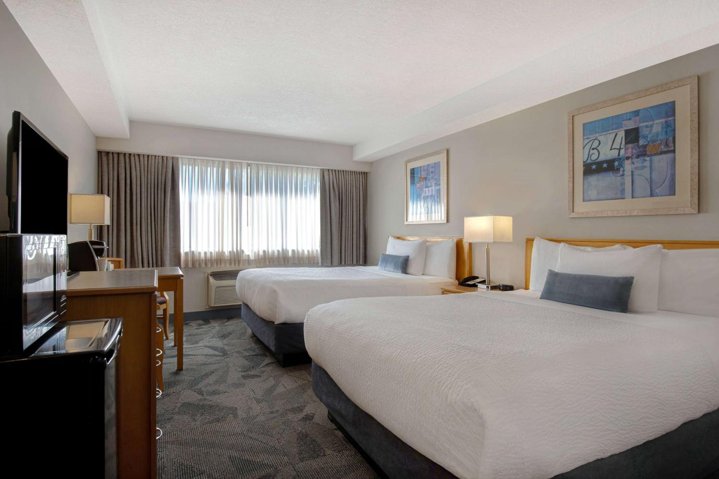 Queen Room with Two Queen Beds - Non-Smoking - Photo 1