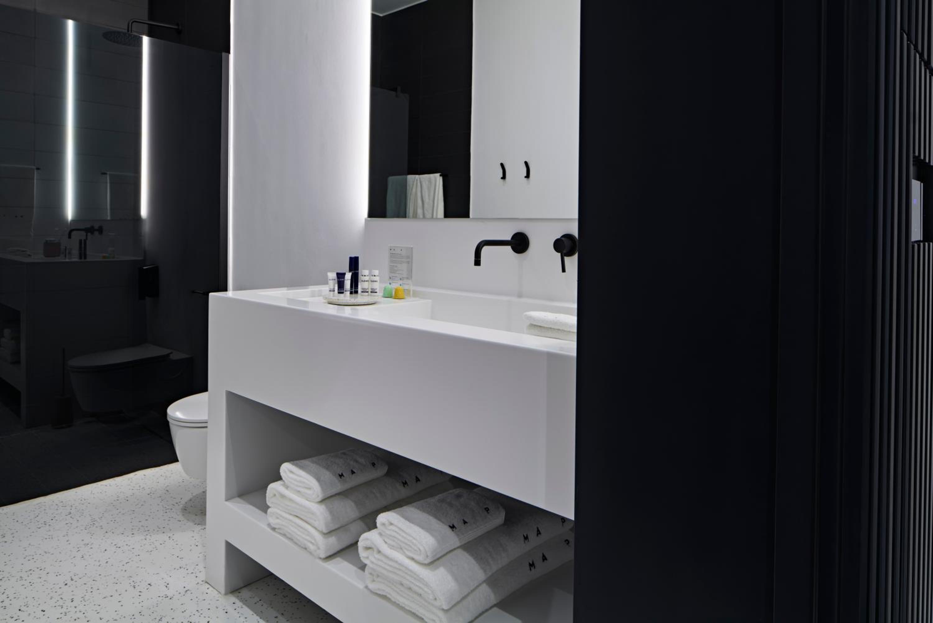 Iconic room (Deluxe room) - Photo 13