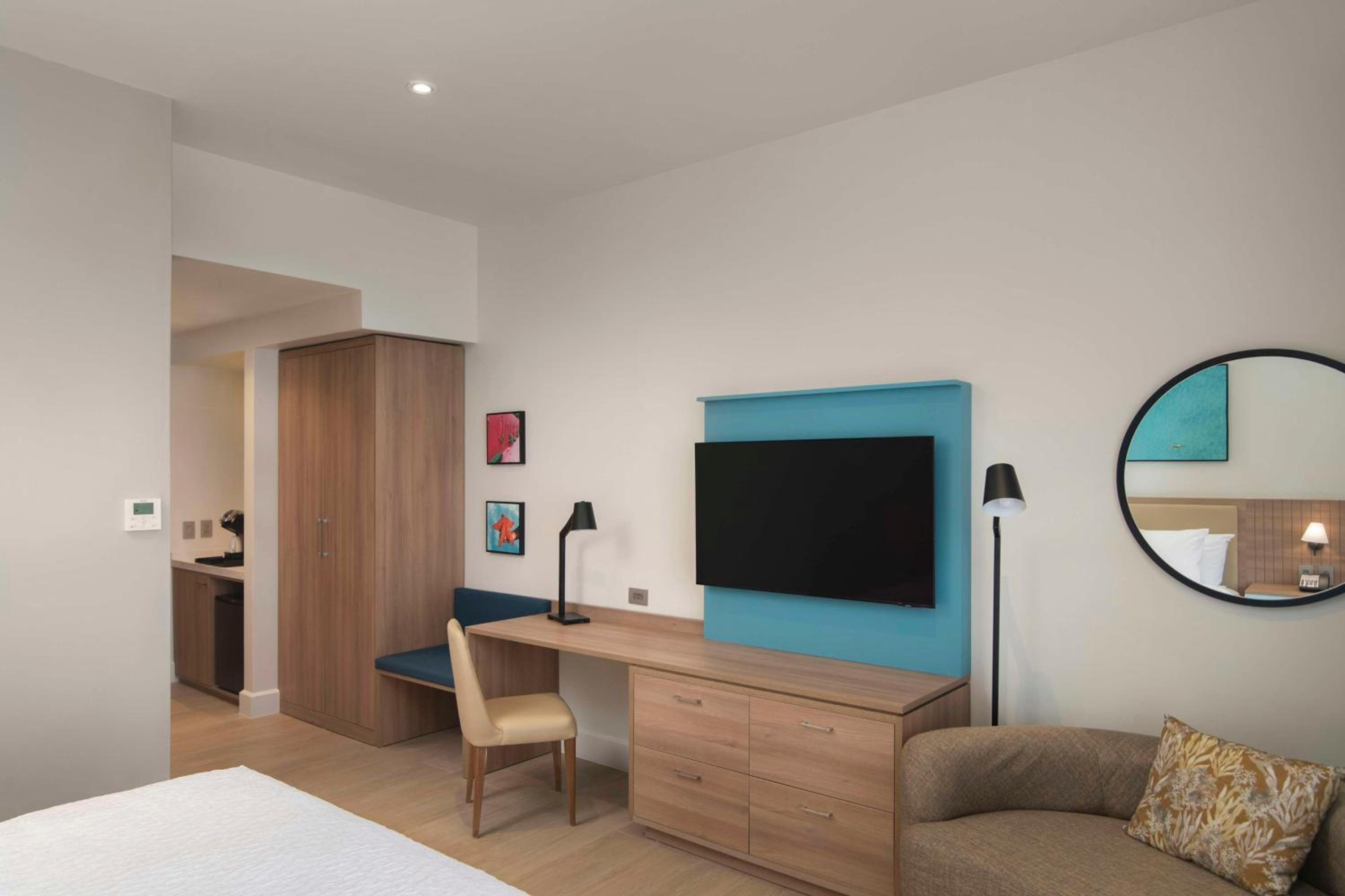 King Room with City View - Photo 4