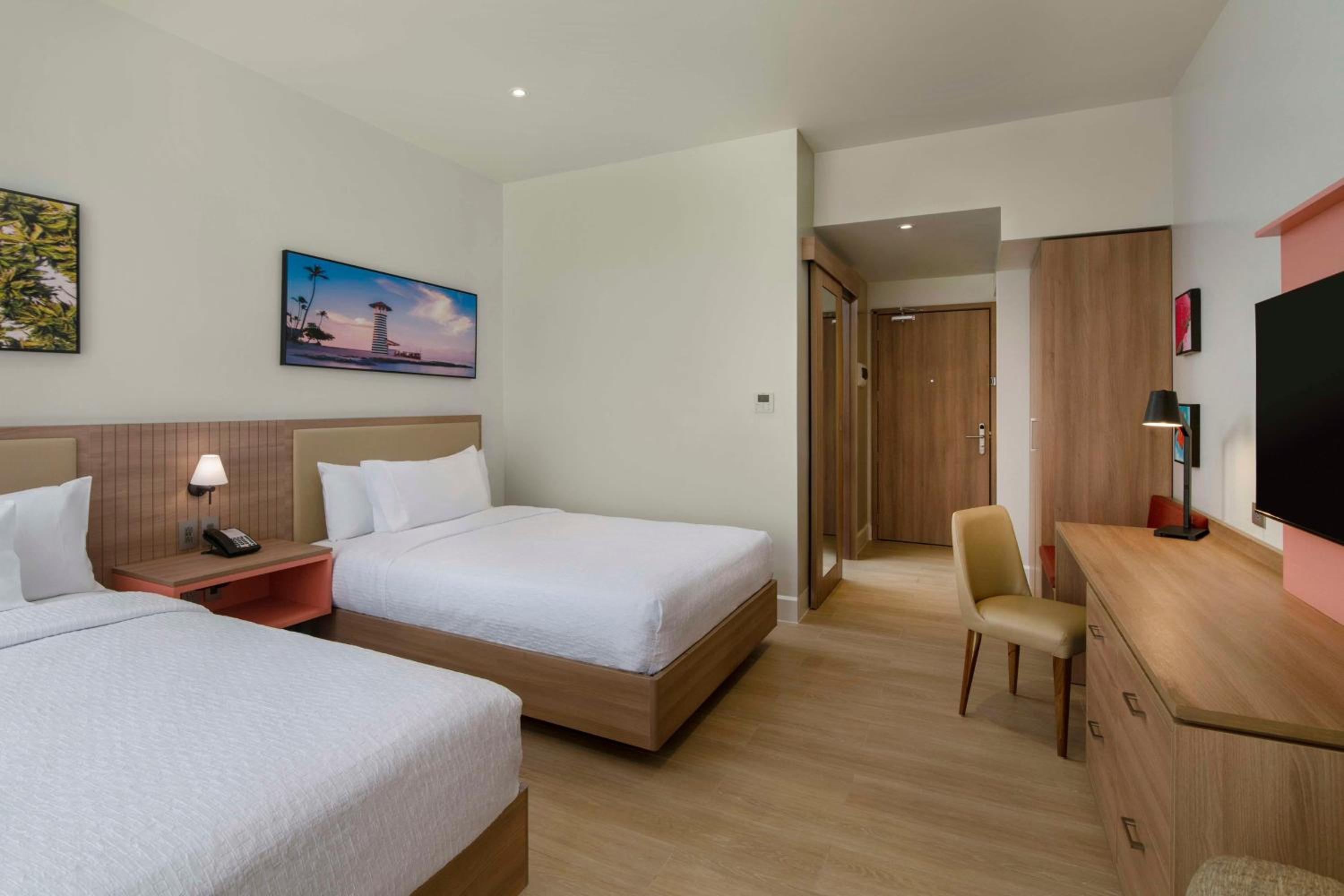 Queen Room with Two Queen Beds - City View - Photo 2