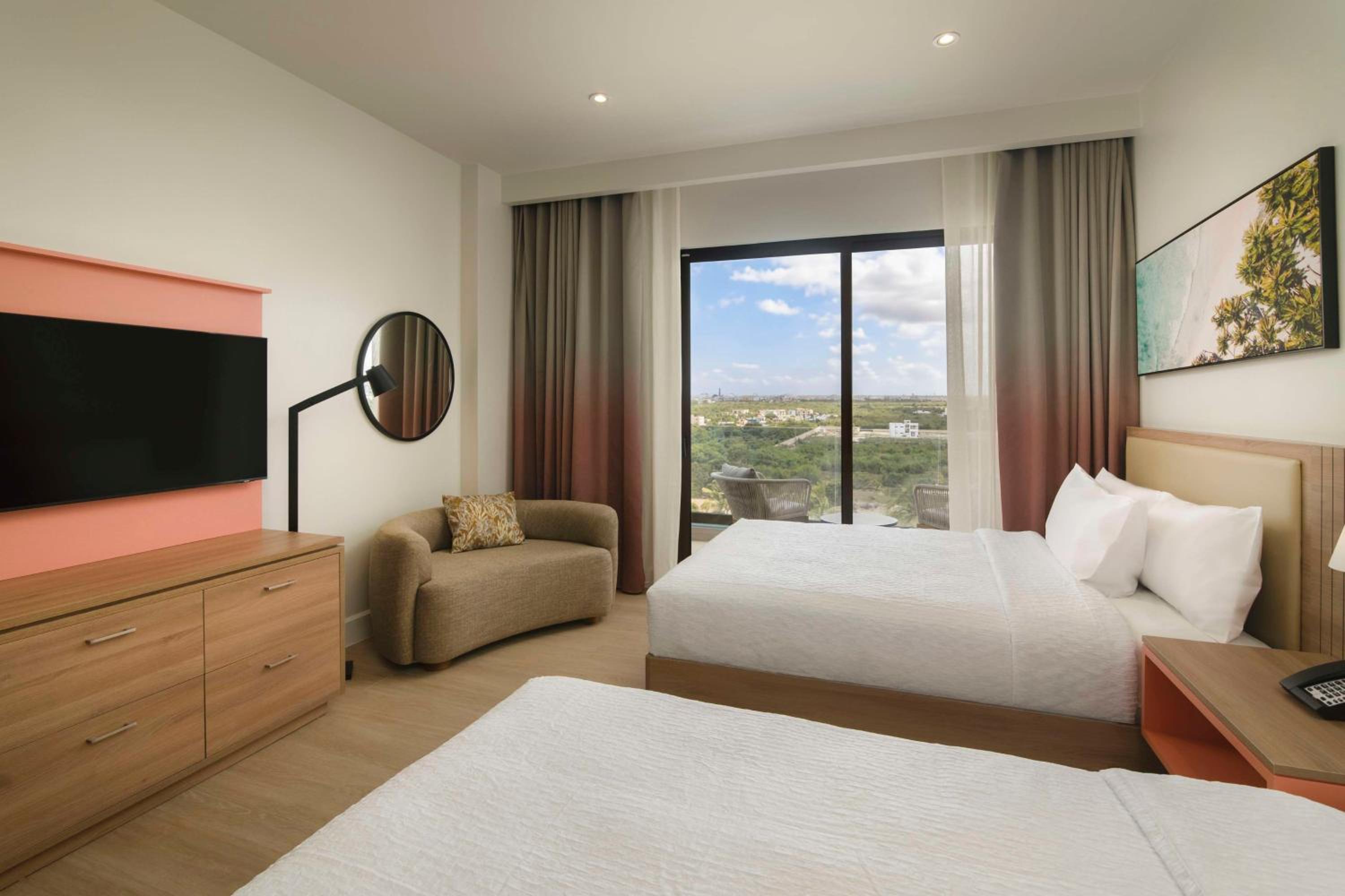 Queen Room with Two Queen Beds - City View - Photo 3