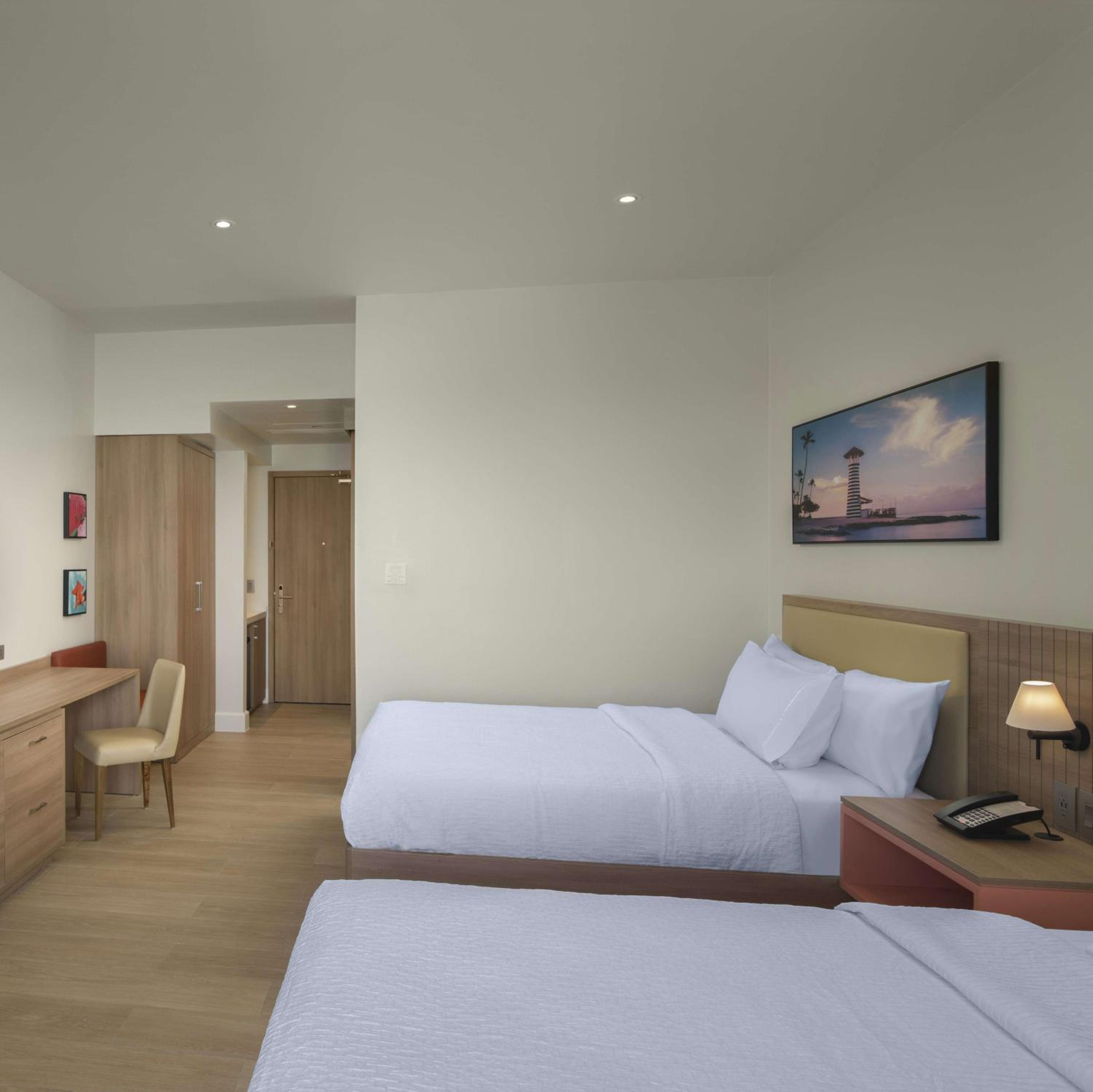 Queen Room with Two Queen Beds - City View - Photo 4