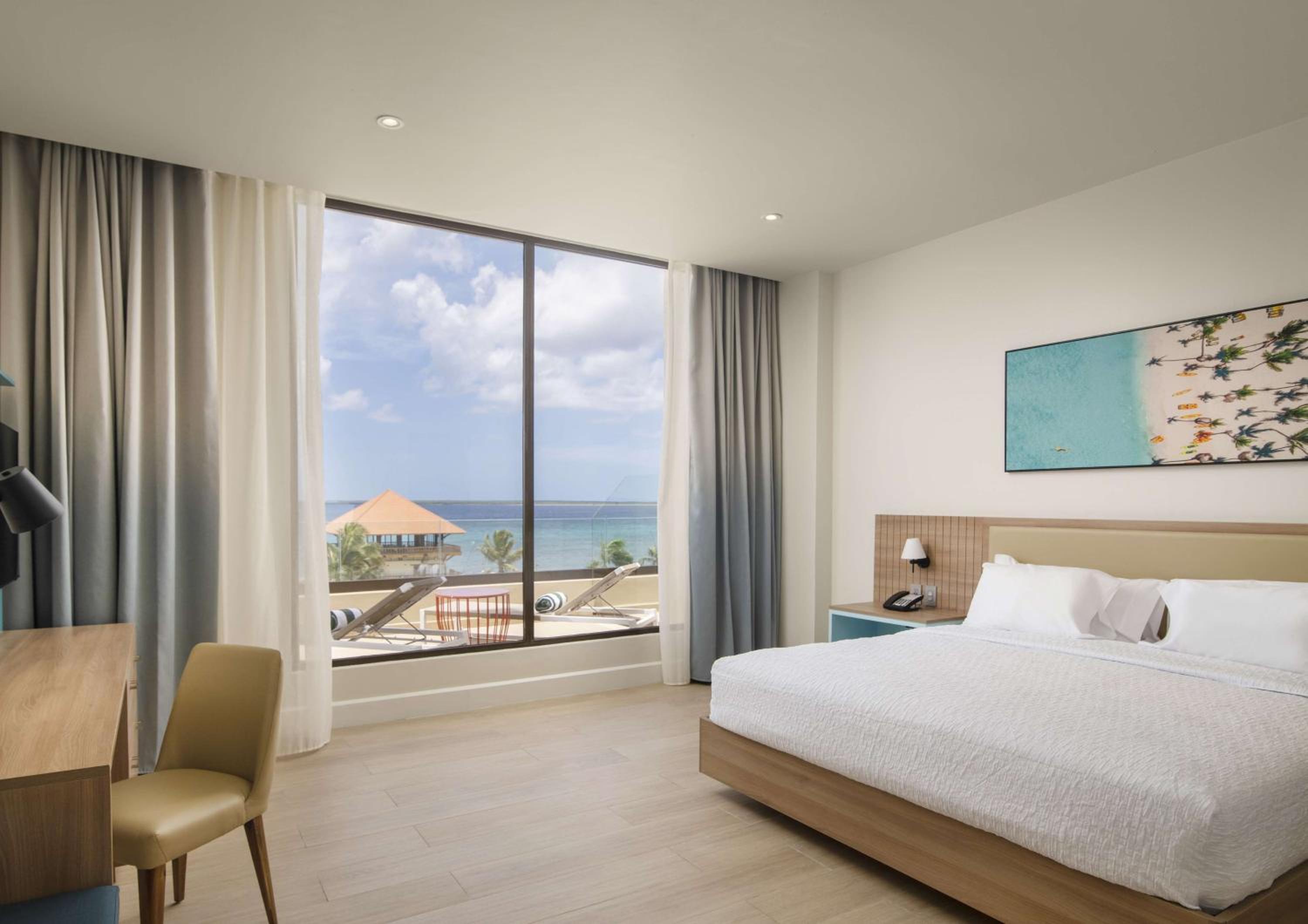 One-Bedroom King Suite with Sofa Bed - Ocean Front View - Photo 4