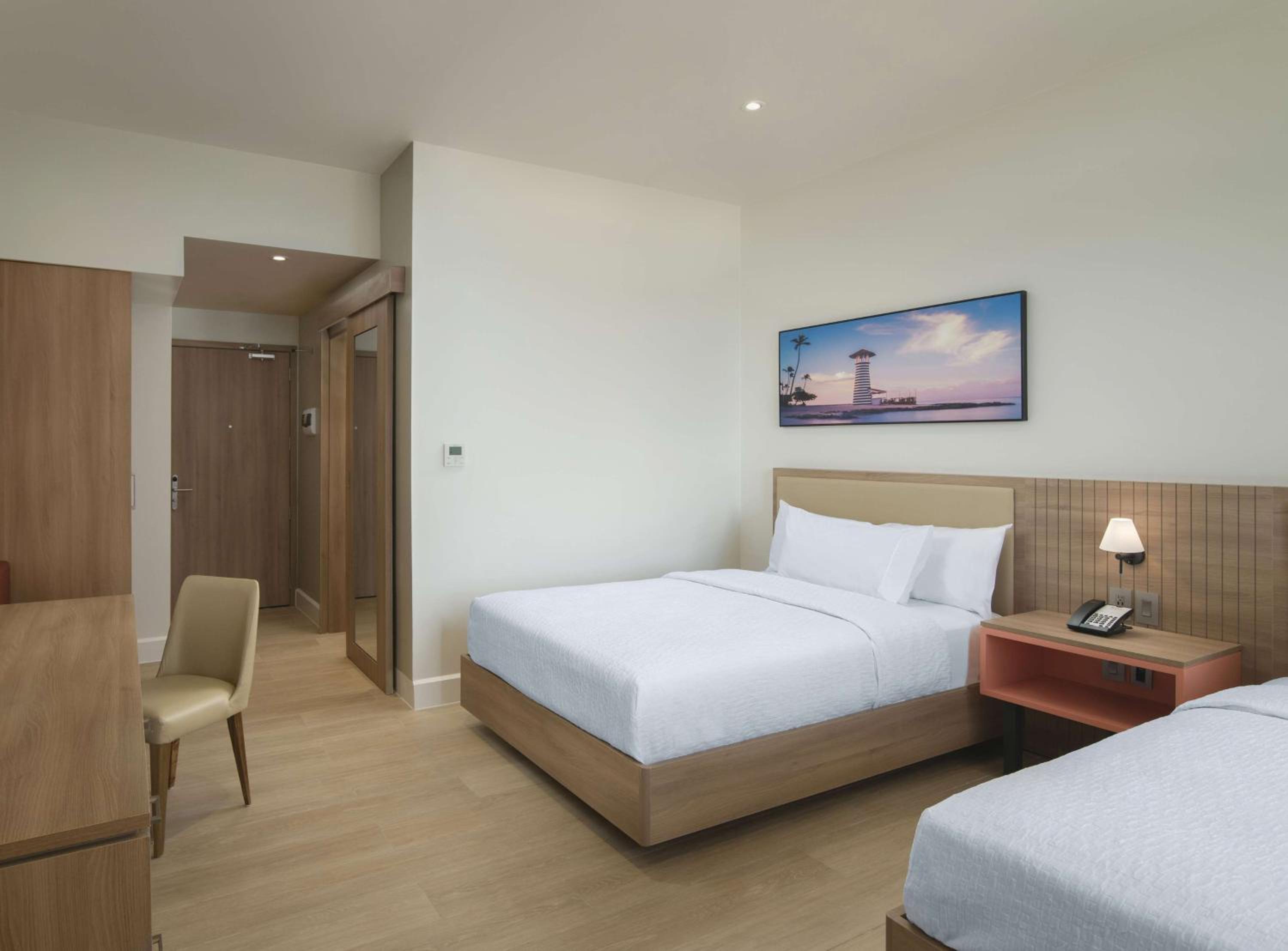 Queen Room with Two Queen Beds - City View - Photo 5