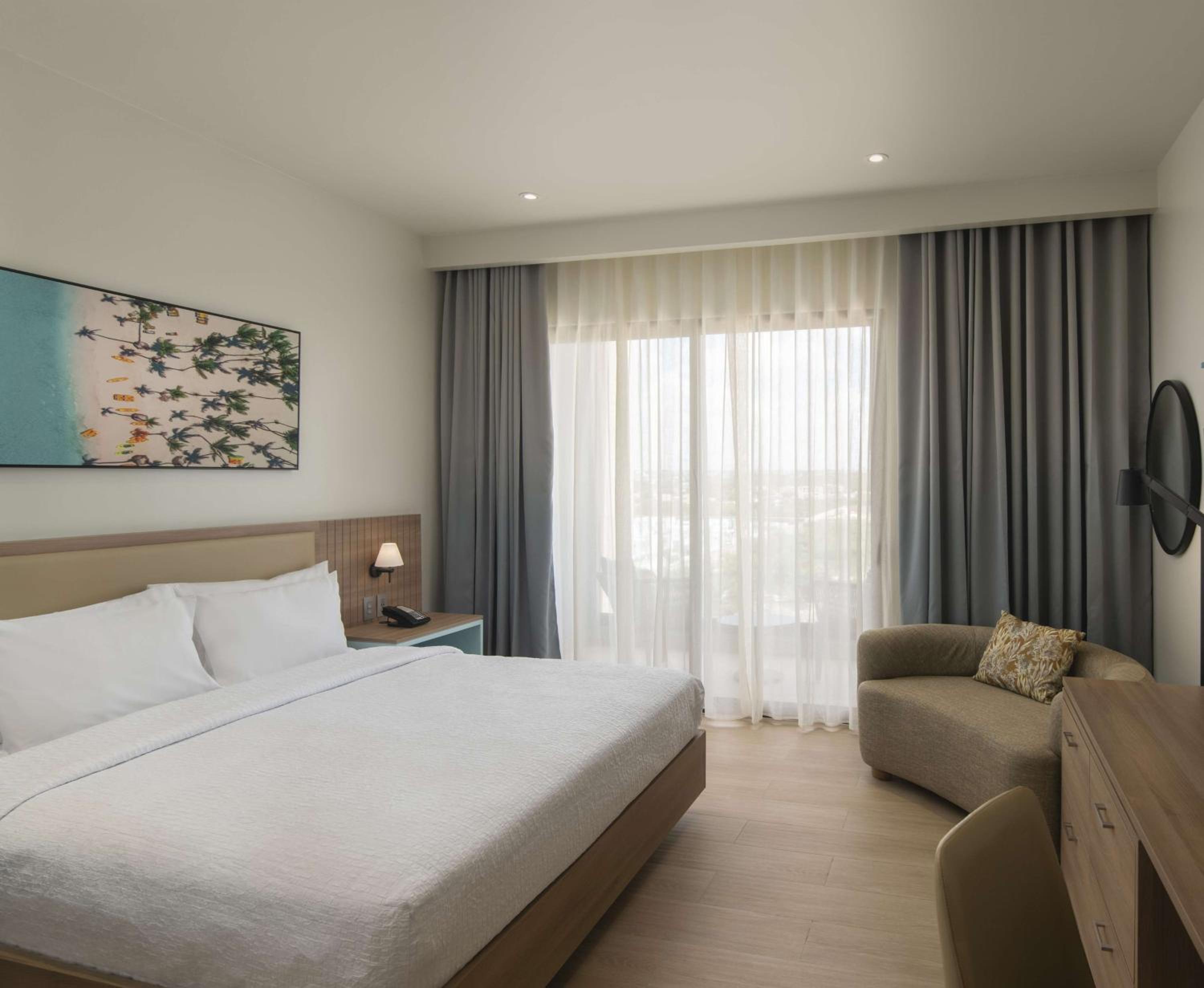 King Room with City View - Photo 5