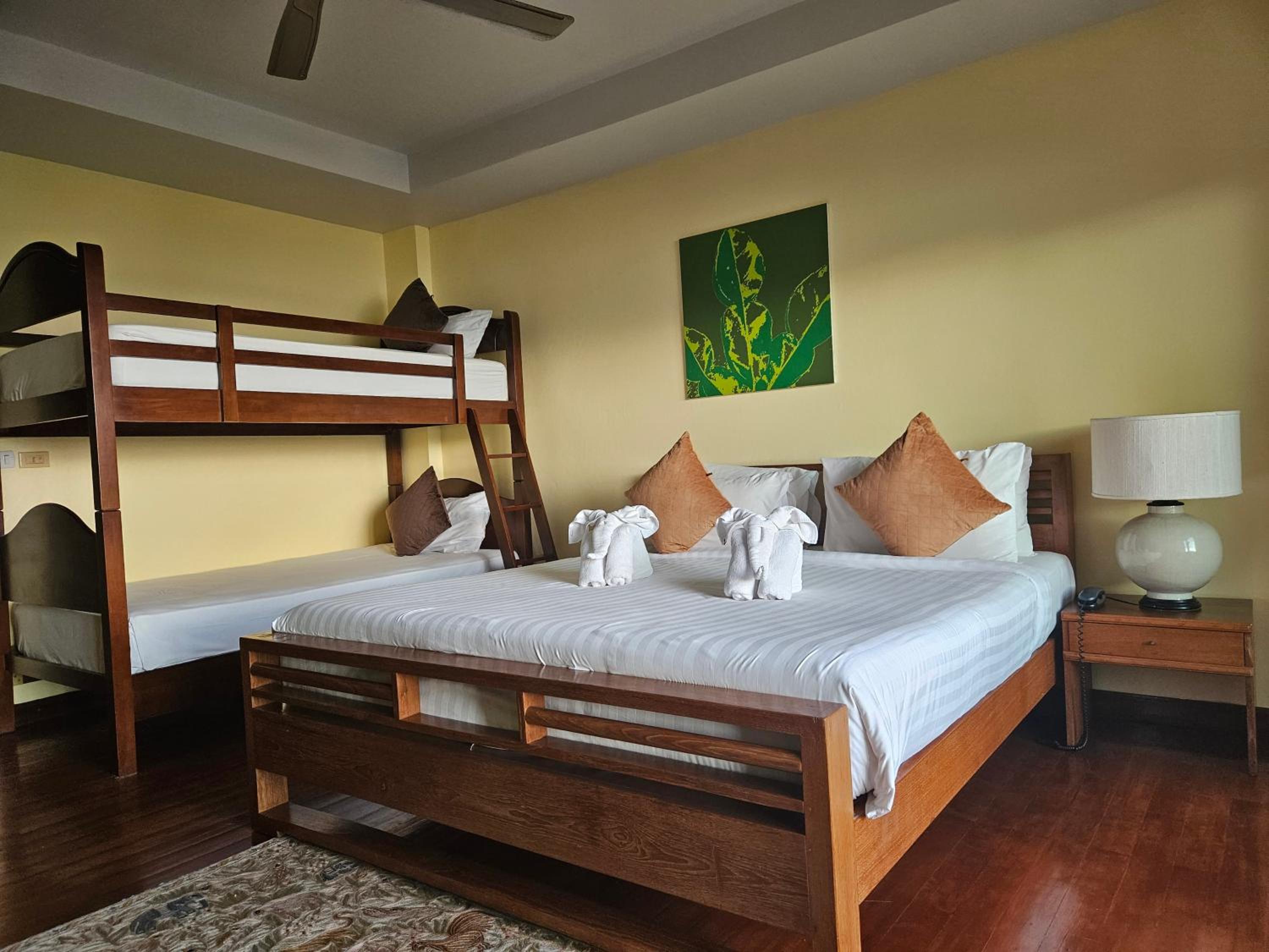 Family Room with Sea View - Photo 7