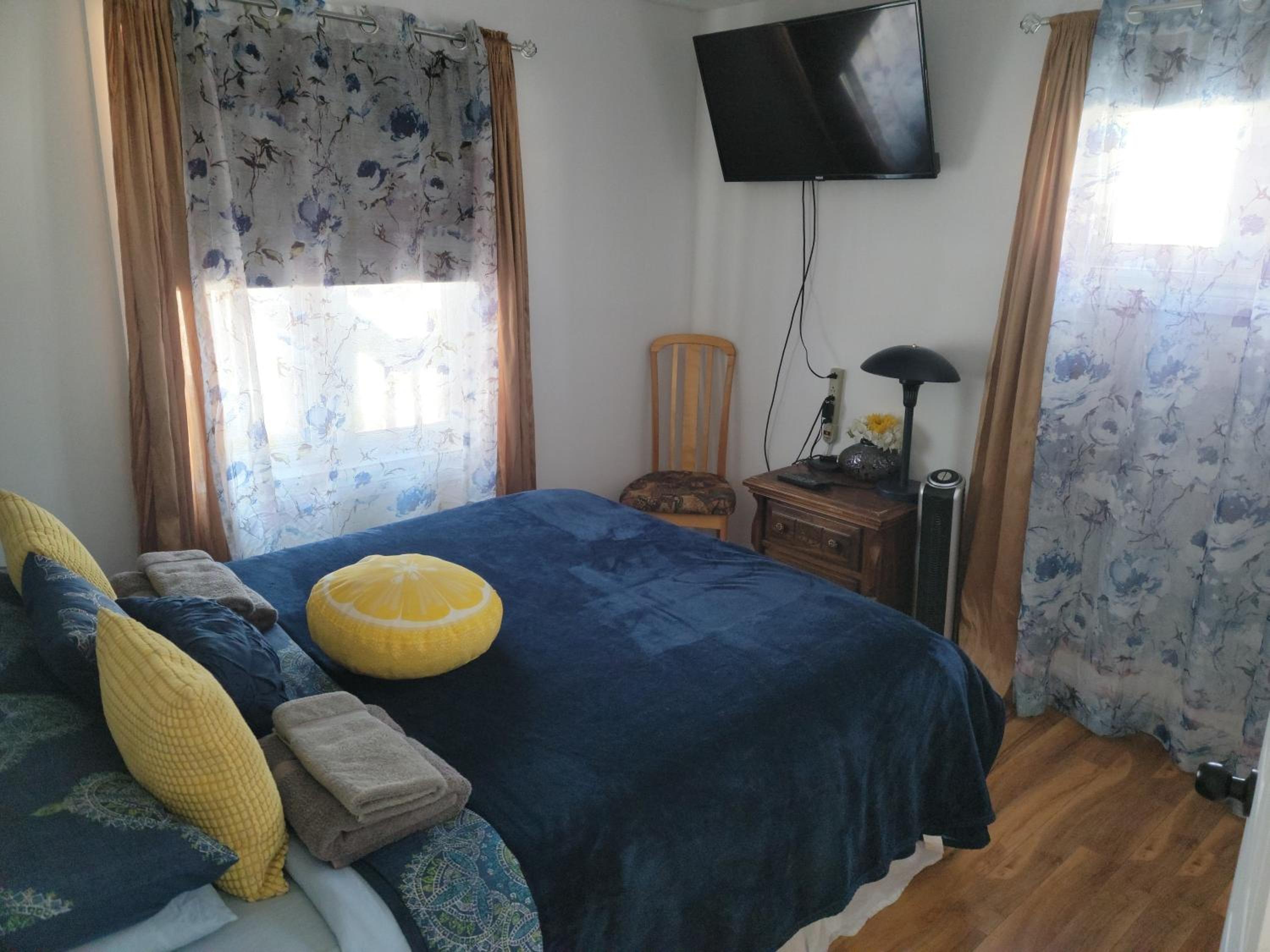 One-Bedroom Apartment photo 1