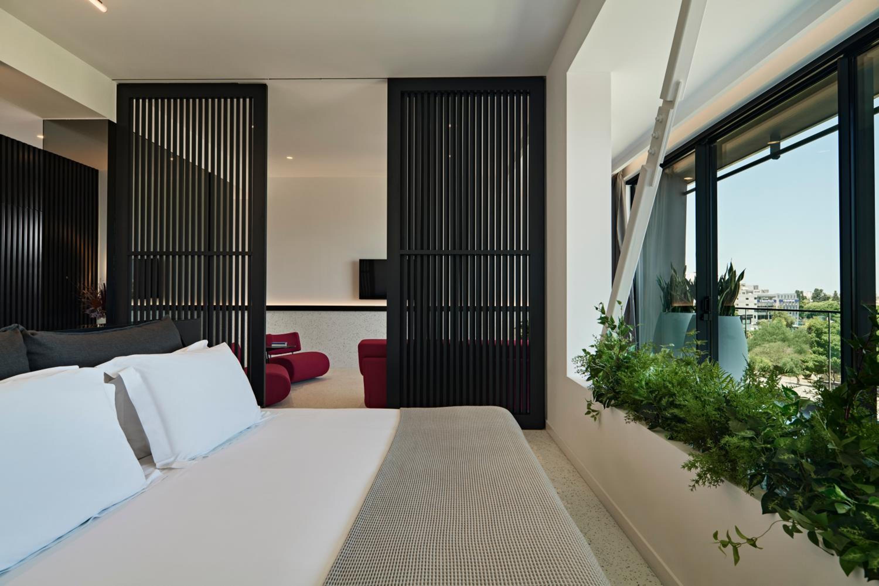 Executive Suite - Photo 8
