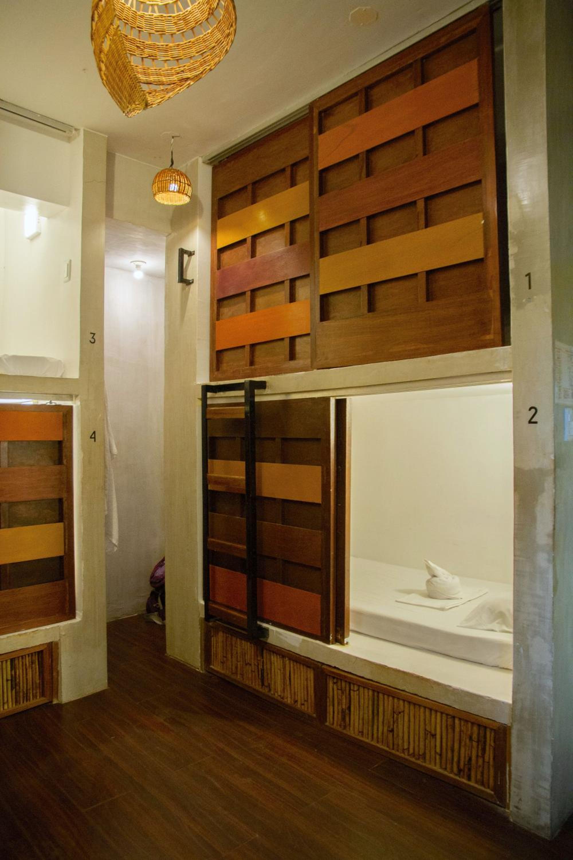 Bed in 6-Bed Mixed Dormitory Room with Balcony photo 3