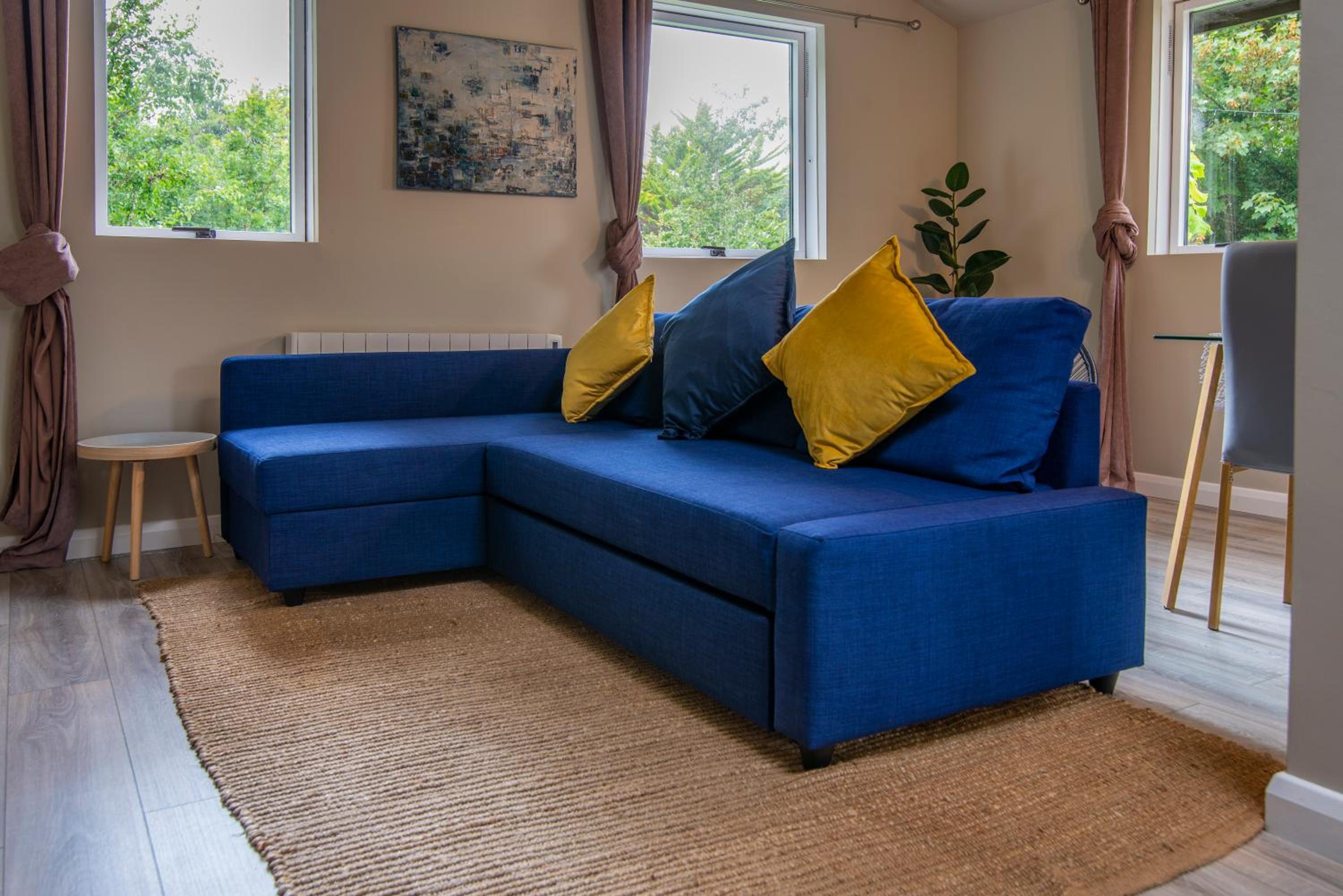 One-Bedroom Apartment photo 1