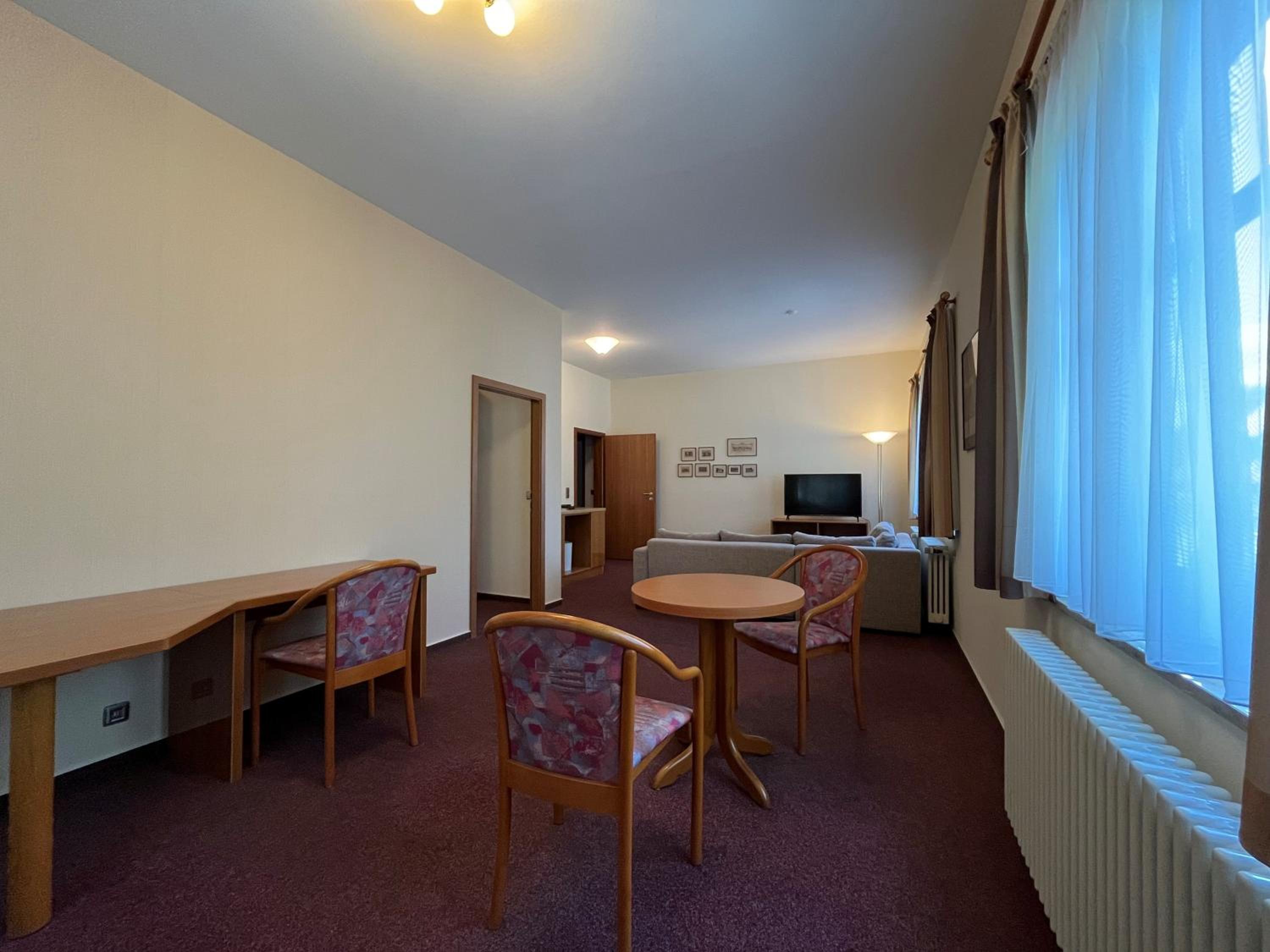 Suite - Photo 5