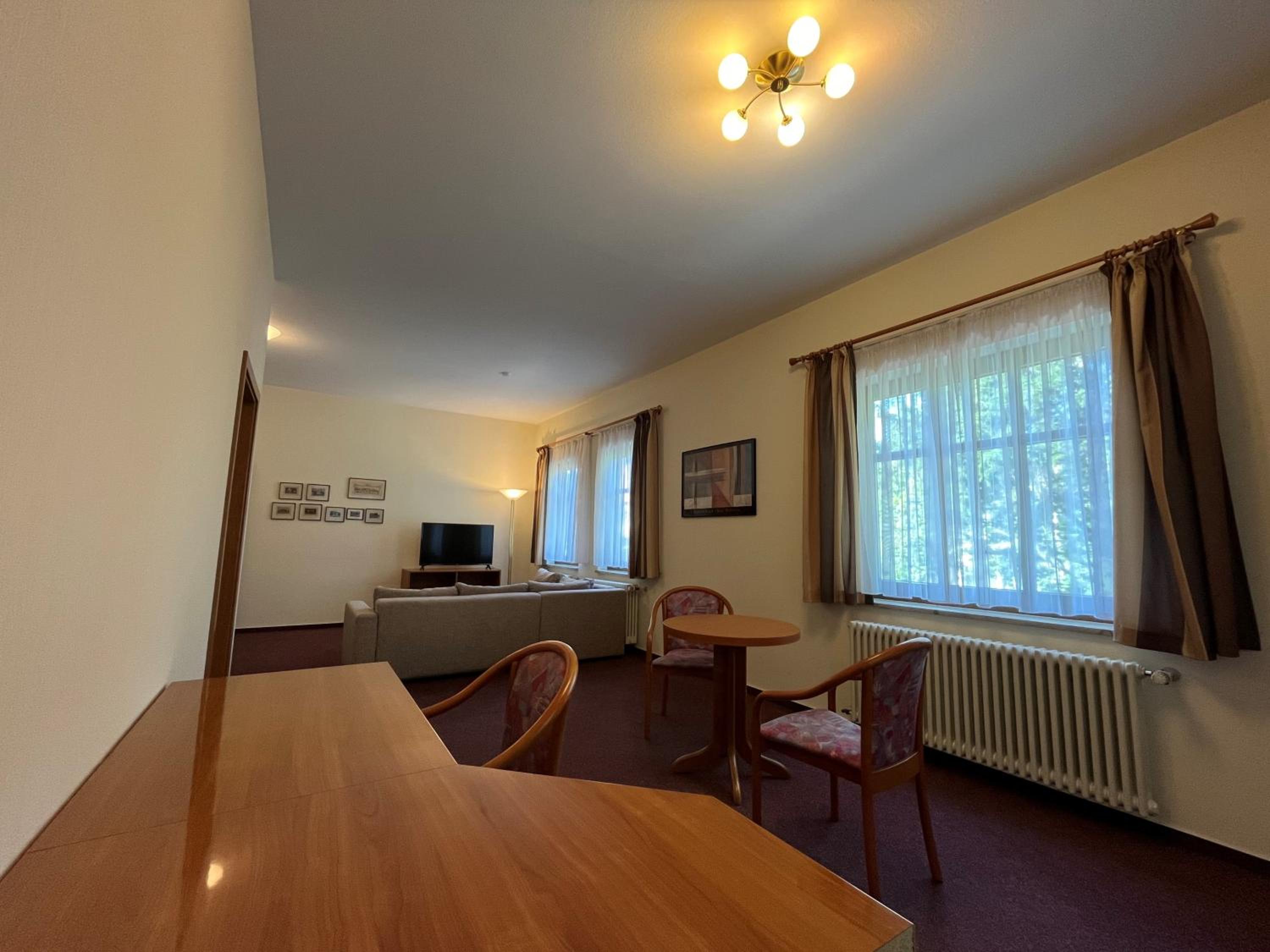 Suite - Photo 7