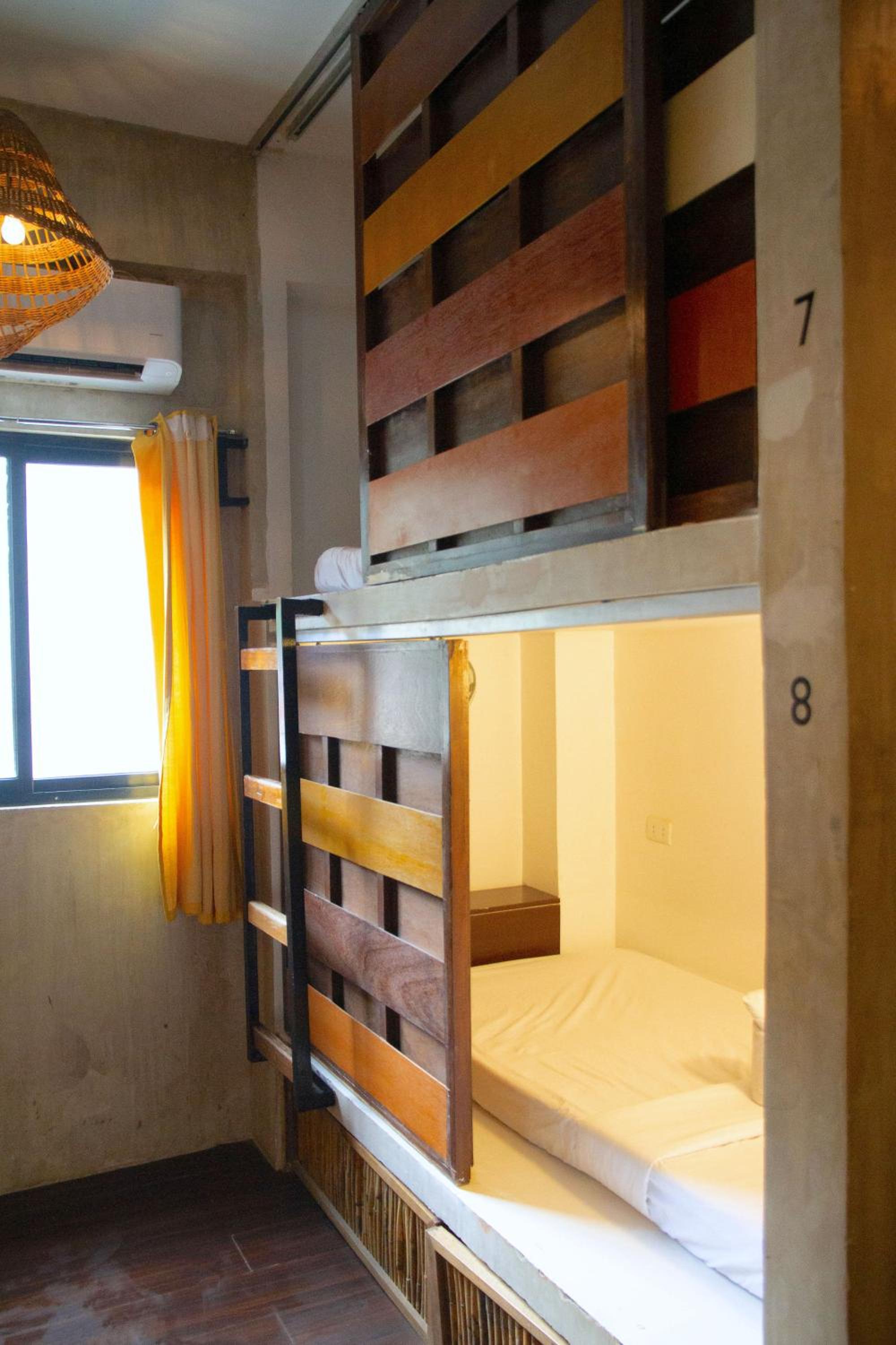 Bed in 8-Bed Mixed Dormitory Room photo 1