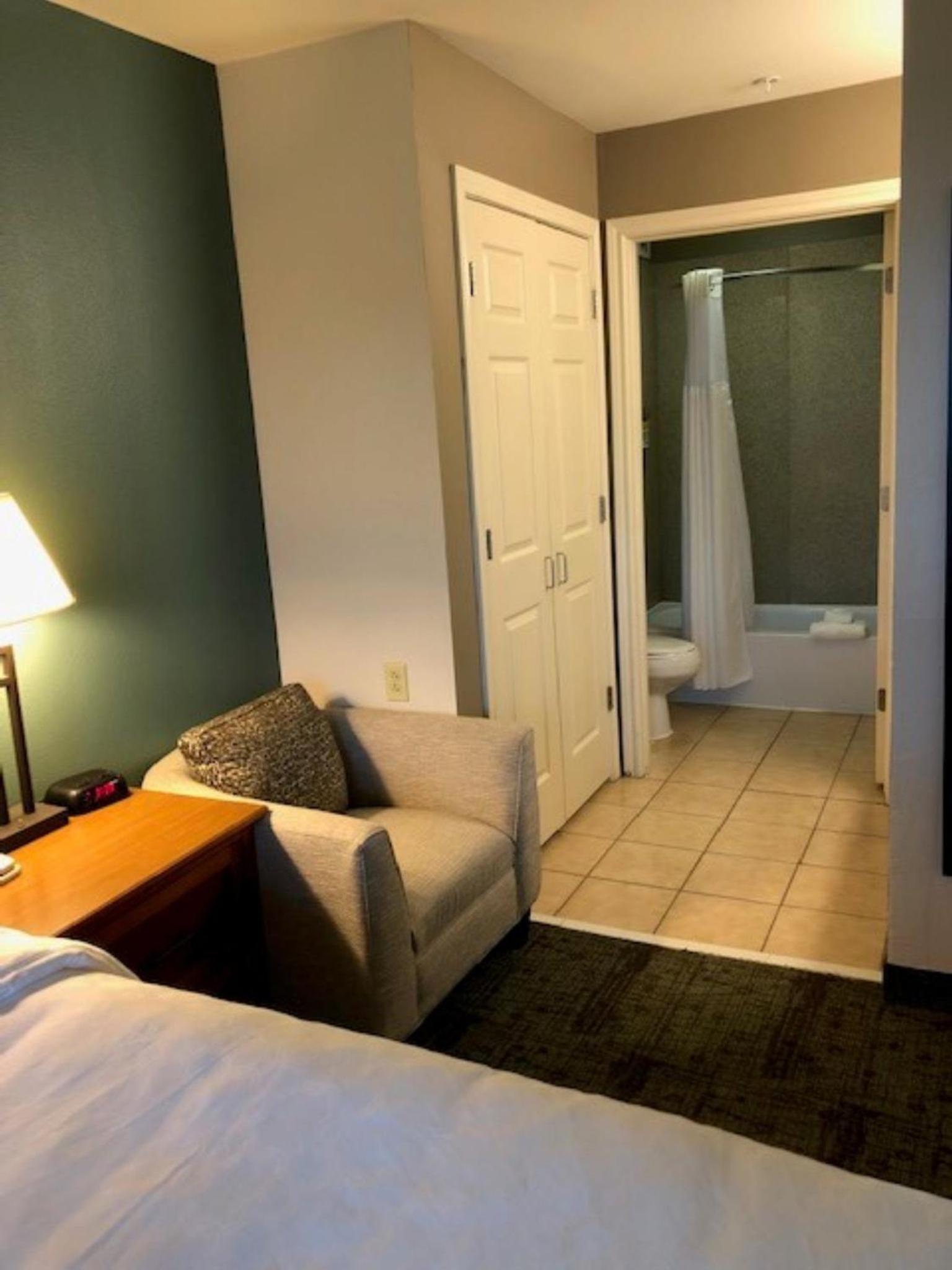 One-Bedroom King Suite with Sofa Bed - Photo 4