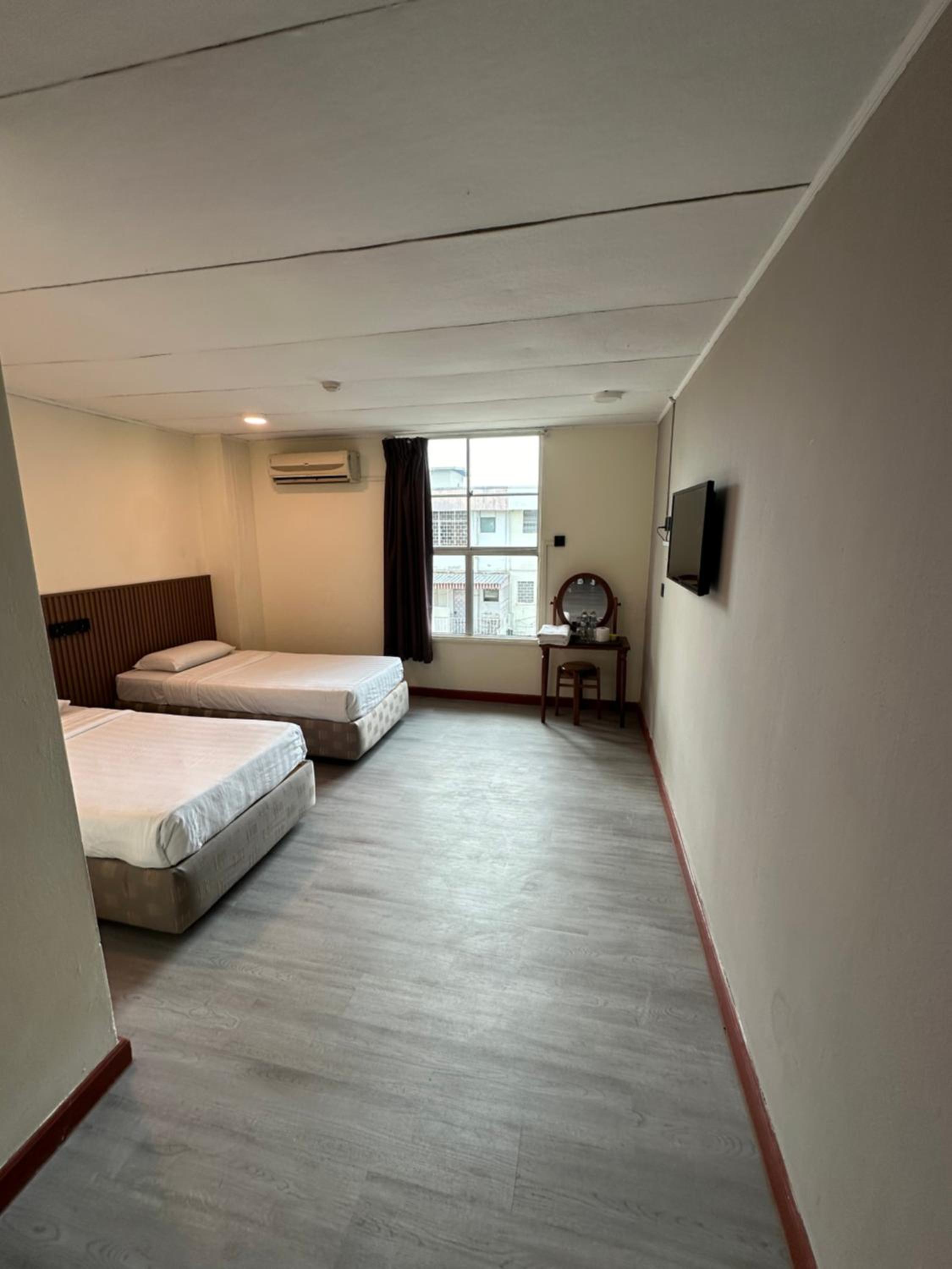 Standard Twin Room - Photo 1