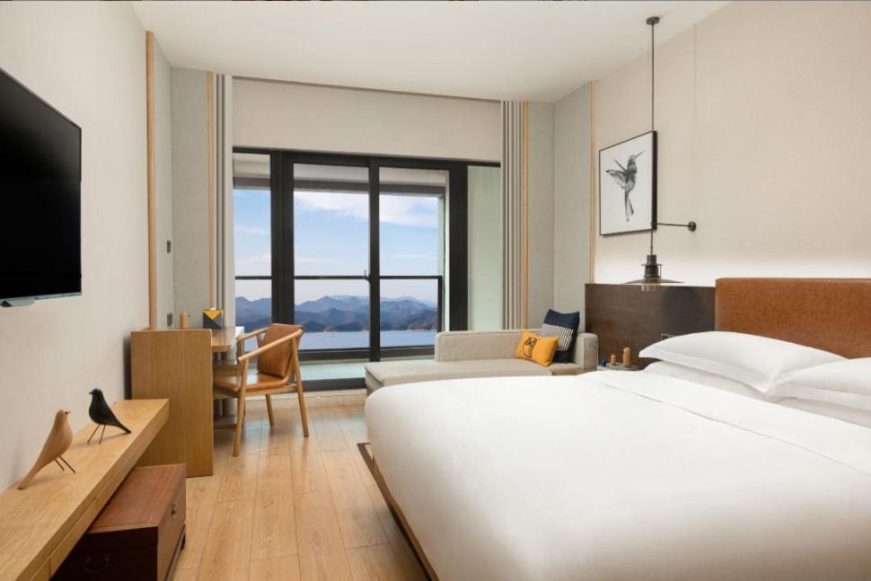 Premium King Room with Lake View